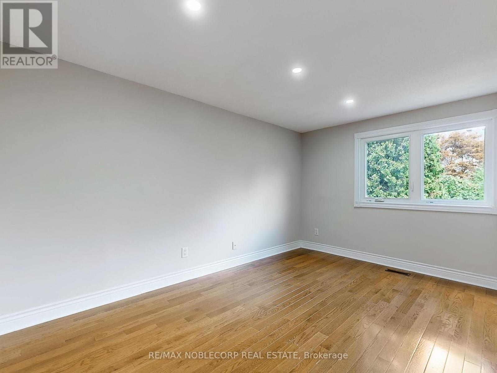 892 Sweetwater Crescent, Mississauga (Lorne Park), Ontario  L5H 4A8 - Photo 28 - W12444887