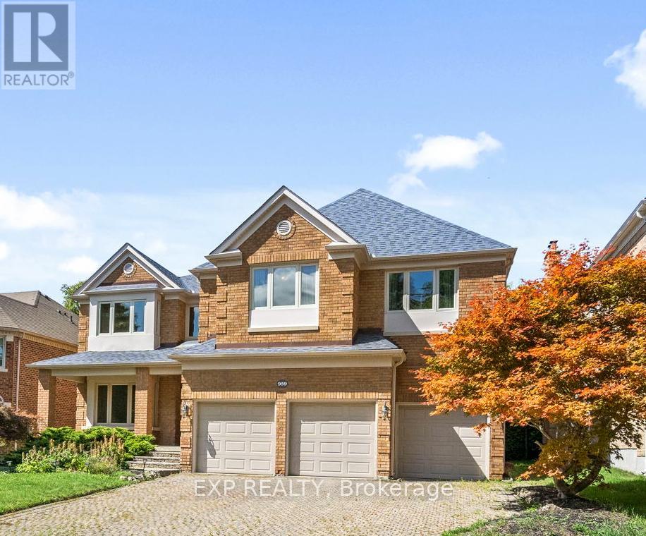 959 Lockwood Circle, Newmarket, Ontario  L3X 1M1 - Photo 2 - N12361357