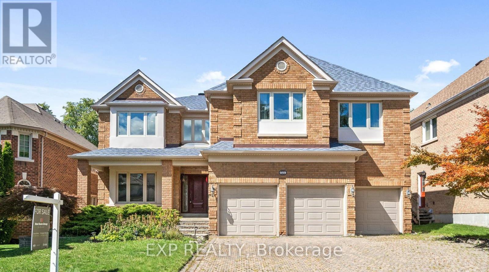 959 Lockwood Circle, Newmarket, Ontario  L3X 1M1 - Photo 4 - N12361357