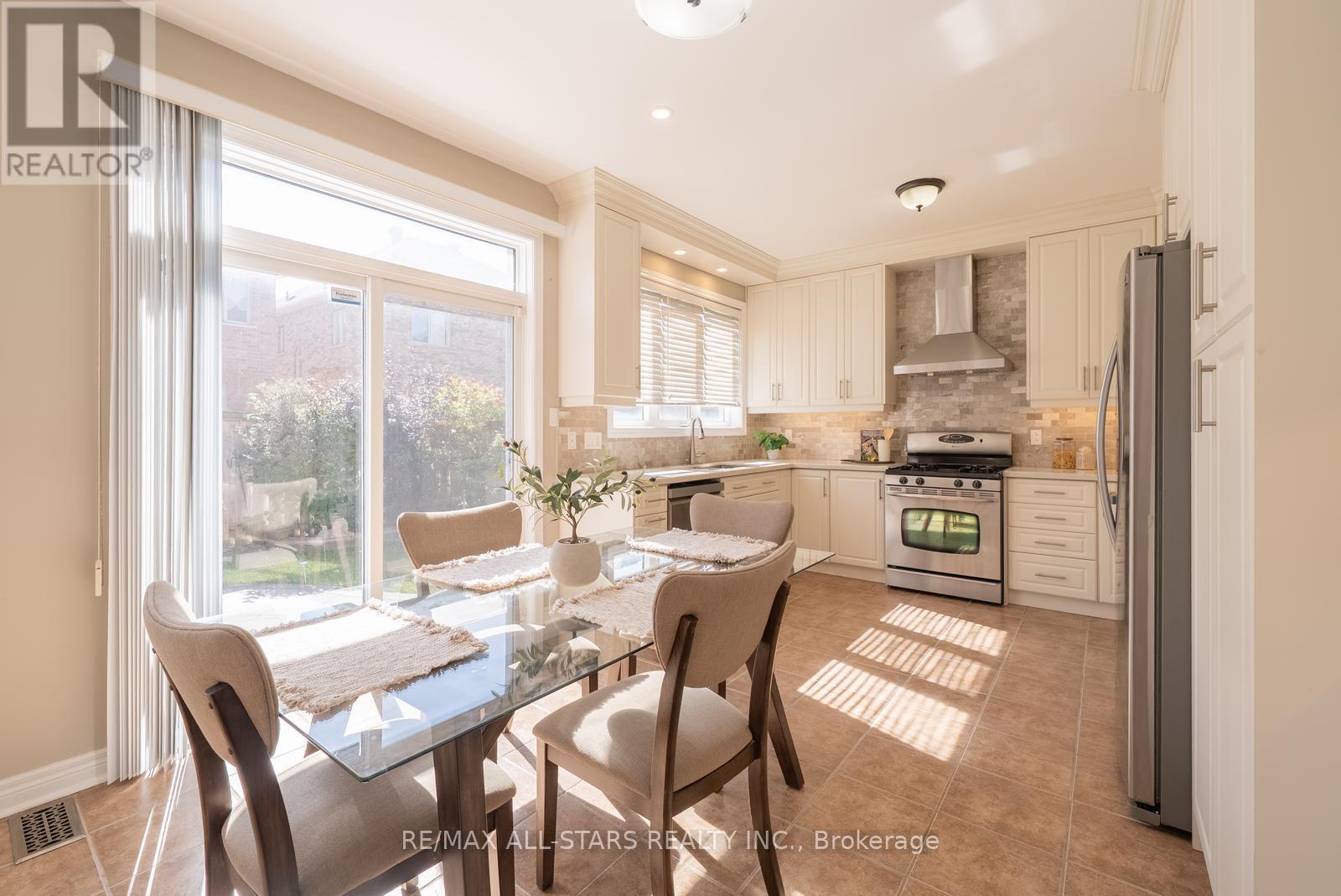 824 Millard Street, Whitchurch-Stouffville (Stouffville), Ontario  L4A 0B6 - Photo 11 - N12444903