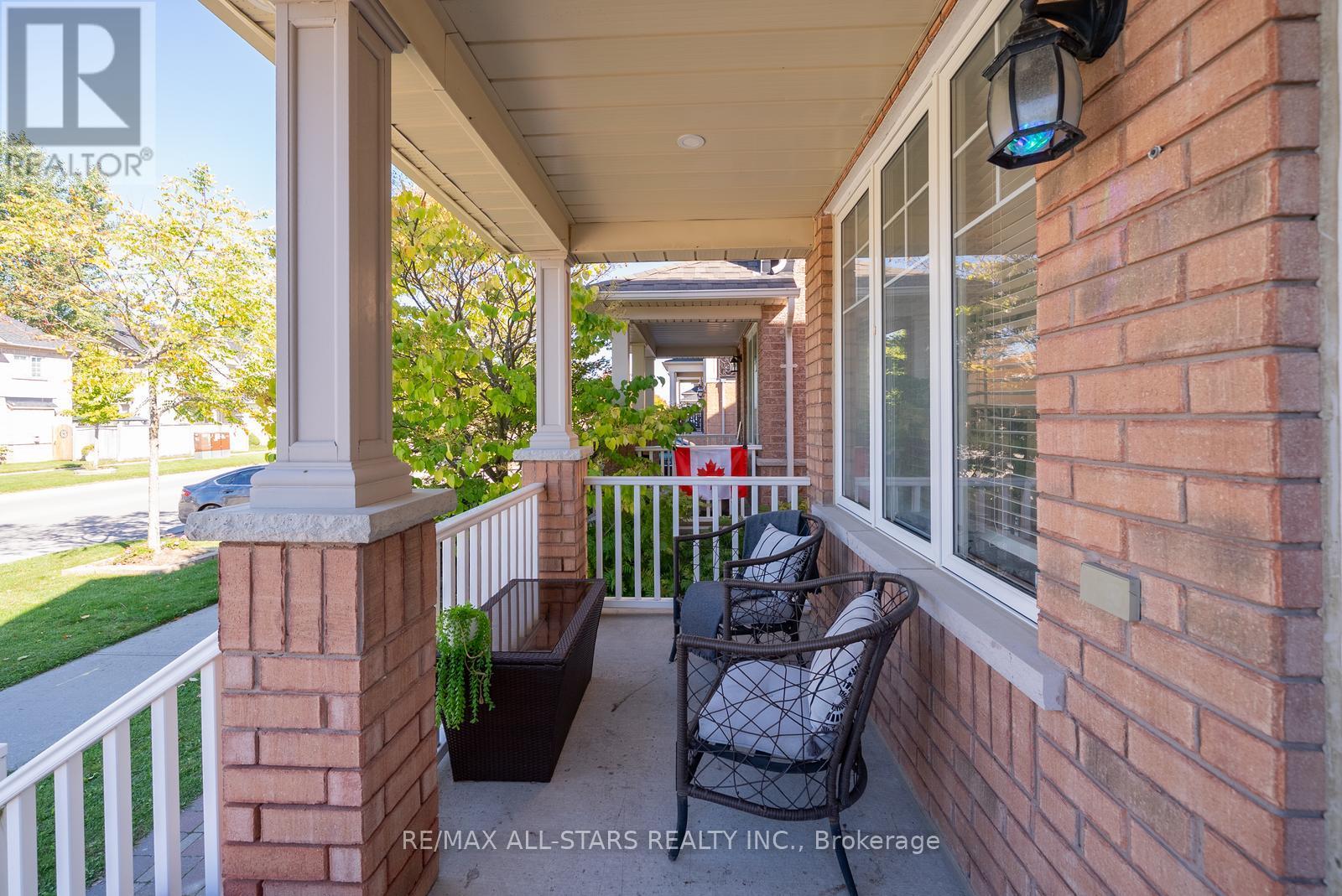 824 Millard Street, Whitchurch-Stouffville (Stouffville), Ontario  L4A 0B6 - Photo 3 - N12444903