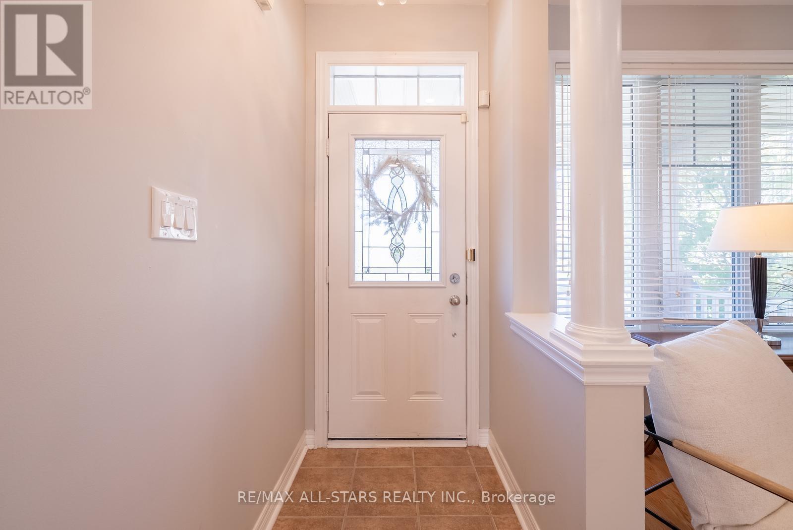 824 Millard Street, Whitchurch-Stouffville (Stouffville), Ontario  L4A 0B6 - Photo 4 - N12444903