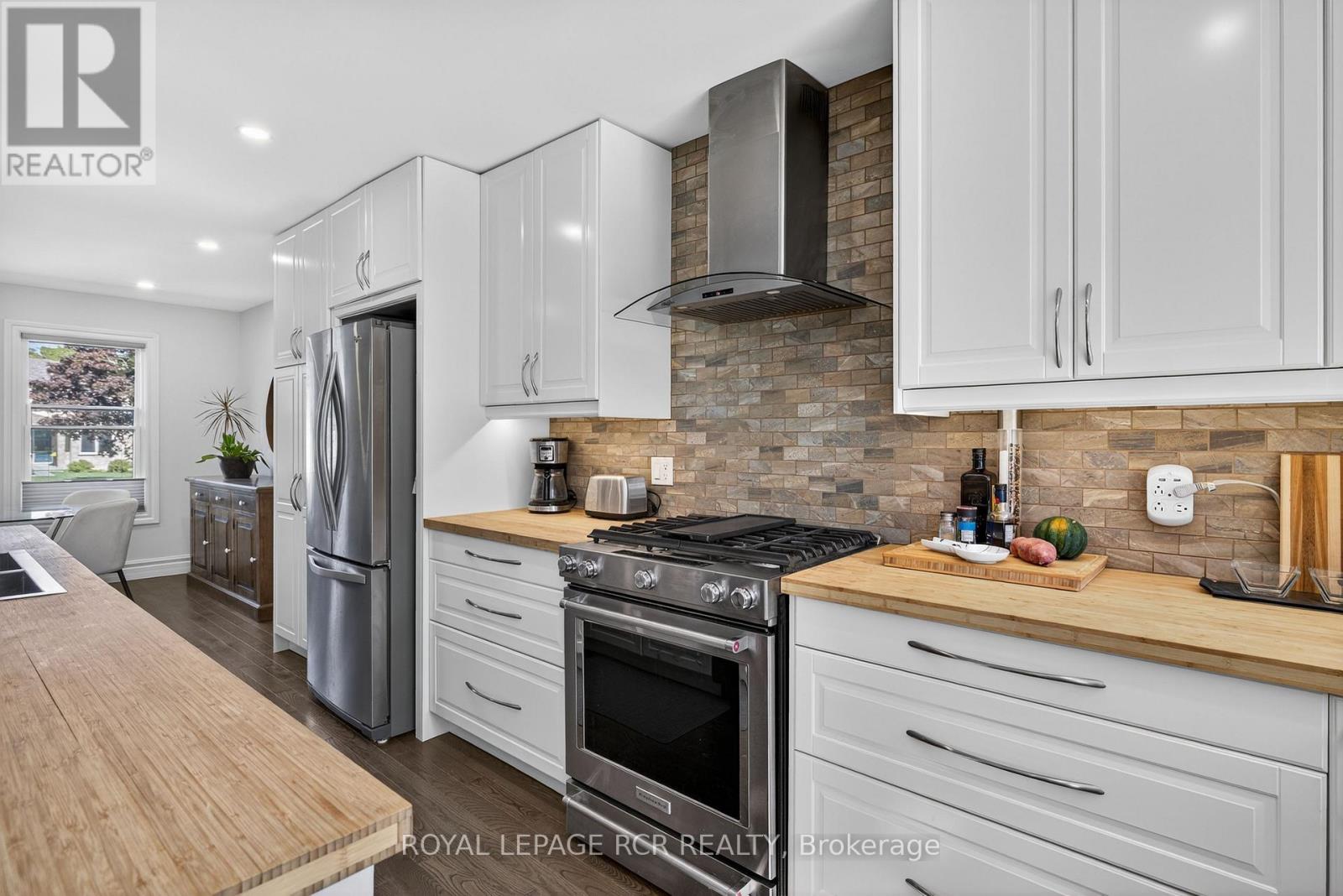 33 Summerhill Road, East Gwillimbury (Holland Landing), Ontario  L9N 1C6 - Photo 10 - N12444911
