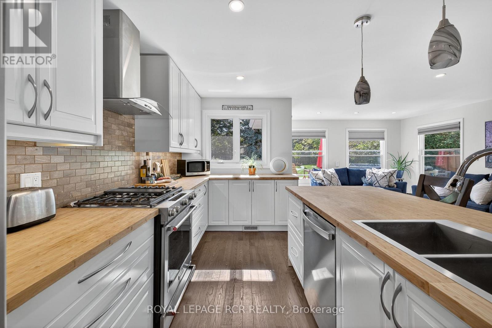 33 Summerhill Road, East Gwillimbury (Holland Landing), Ontario  L9N 1C6 - Photo 11 - N12444911
