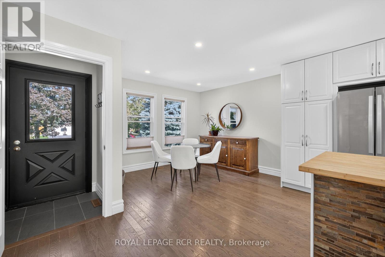 33 Summerhill Road, East Gwillimbury (Holland Landing), Ontario  L9N 1C6 - Photo 5 - N12444911