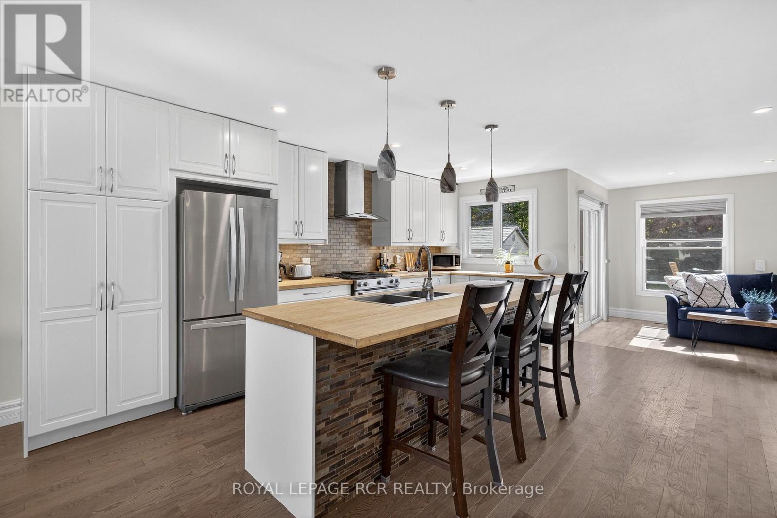 33 Summerhill Road, East Gwillimbury (Holland Landing), Ontario  L9N 1C6 - Photo 8 - N12444911