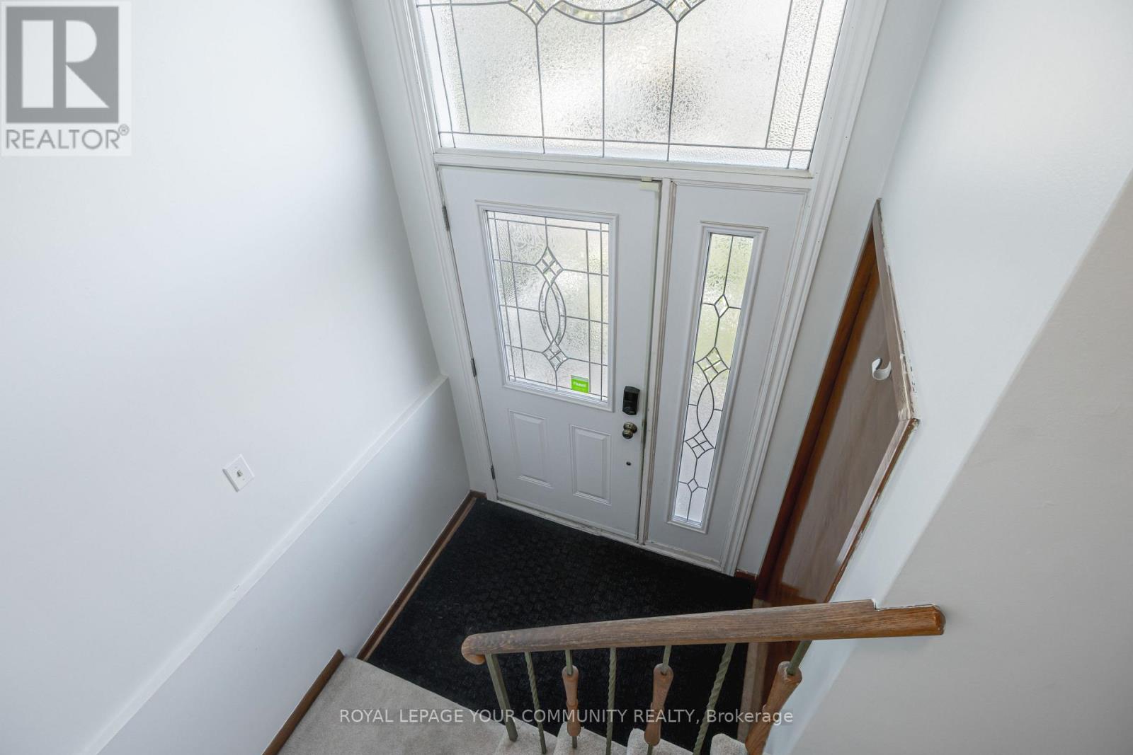18 Loomis Court, Toronto (York University Heights), Ontario  M3J 1P8 - Photo 12 - W12444913