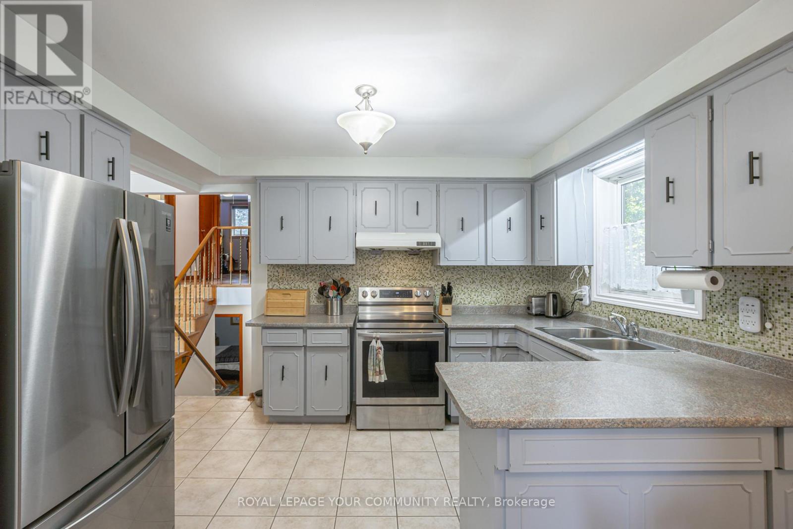 18 Loomis Court, Toronto (York University Heights), Ontario  M3J 1P8 - Photo 14 - W12444913