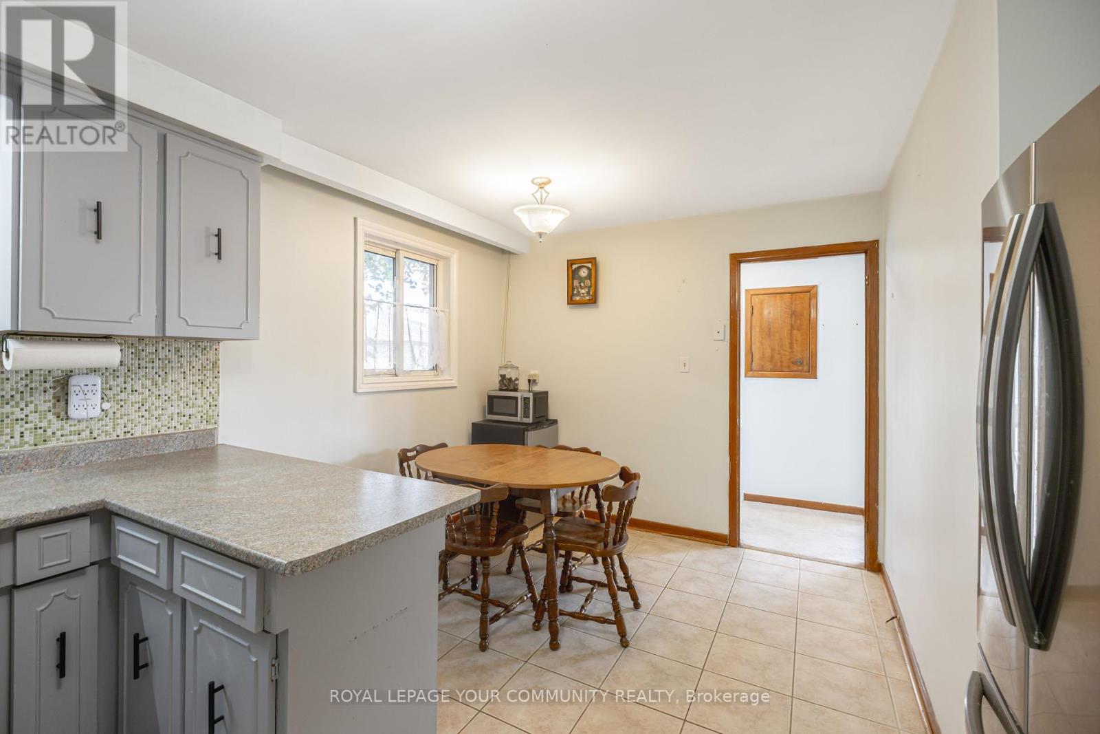 18 Loomis Court, Toronto (York University Heights), Ontario  M3J 1P8 - Photo 16 - W12444913