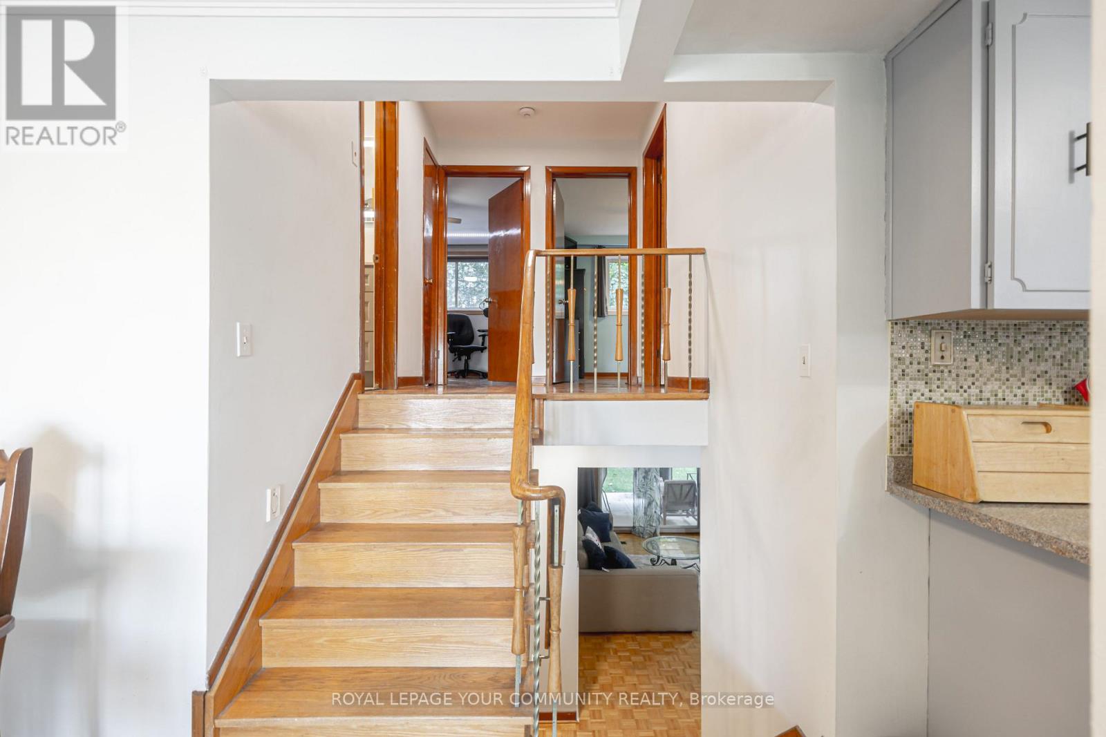 18 Loomis Court, Toronto (York University Heights), Ontario  M3J 1P8 - Photo 21 - W12444913