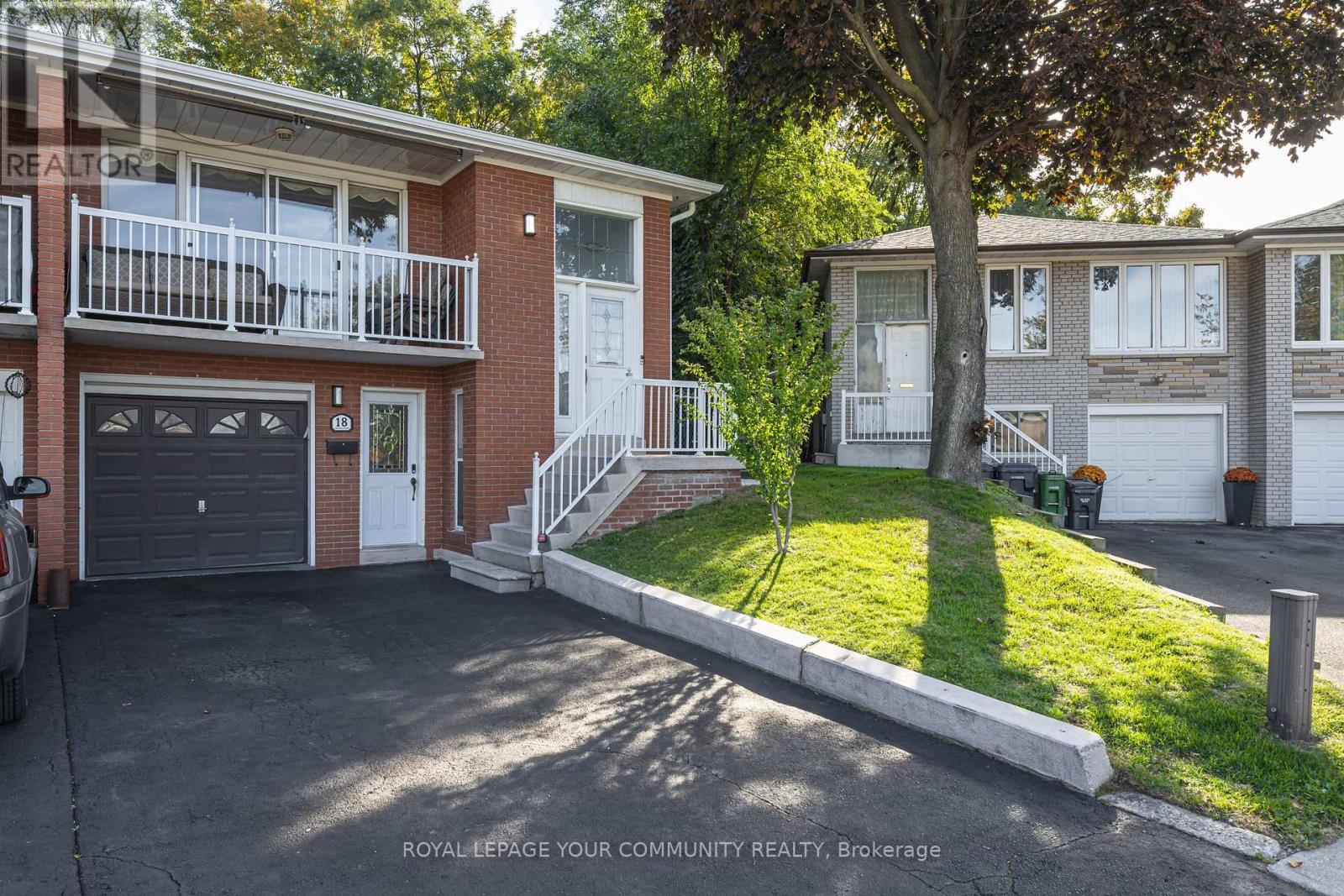 18 Loomis Court, Toronto (York University Heights), Ontario  M3J 1P8 - Photo 3 - W12444913