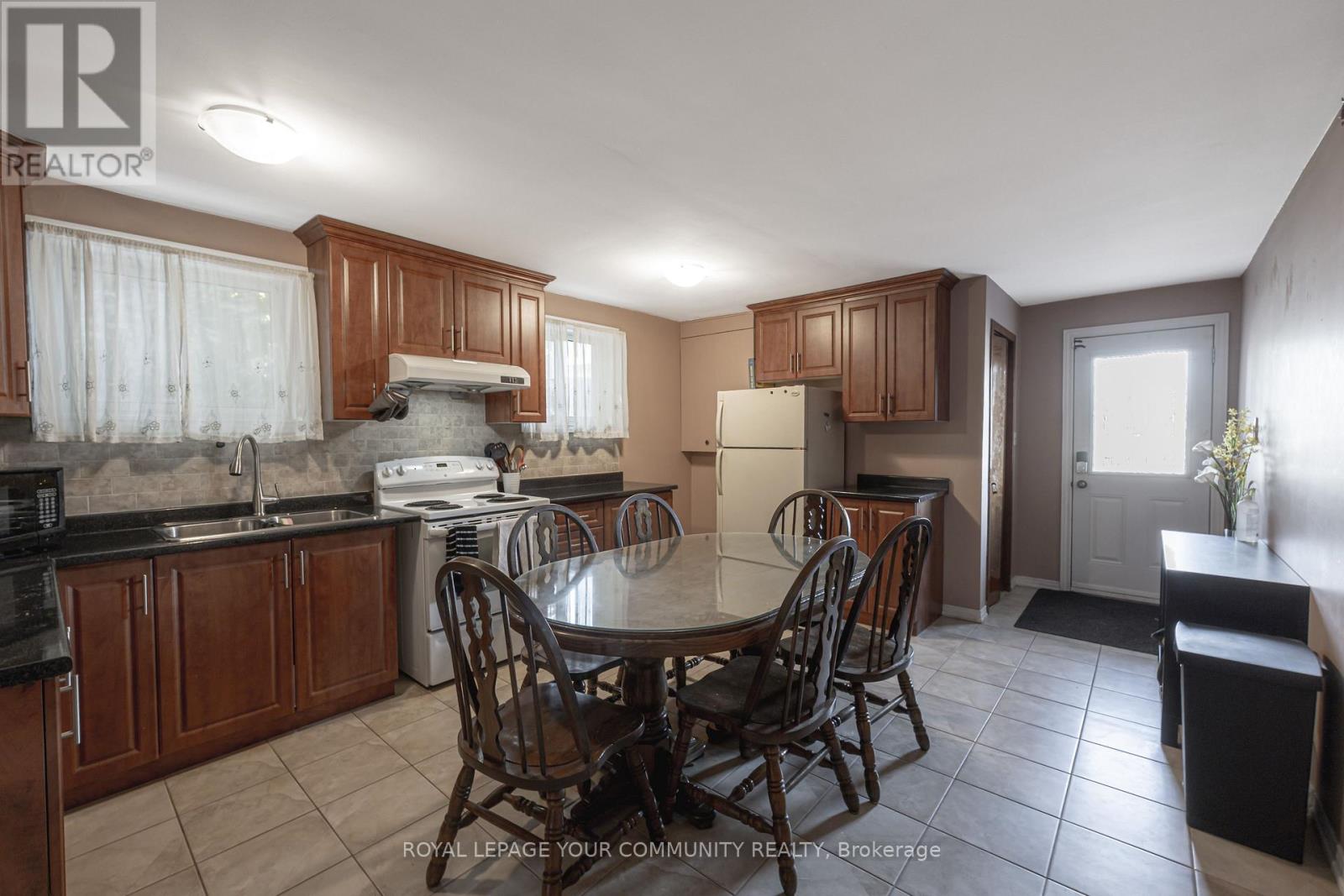 18 Loomis Court, Toronto (York University Heights), Ontario  M3J 1P8 - Photo 38 - W12444913