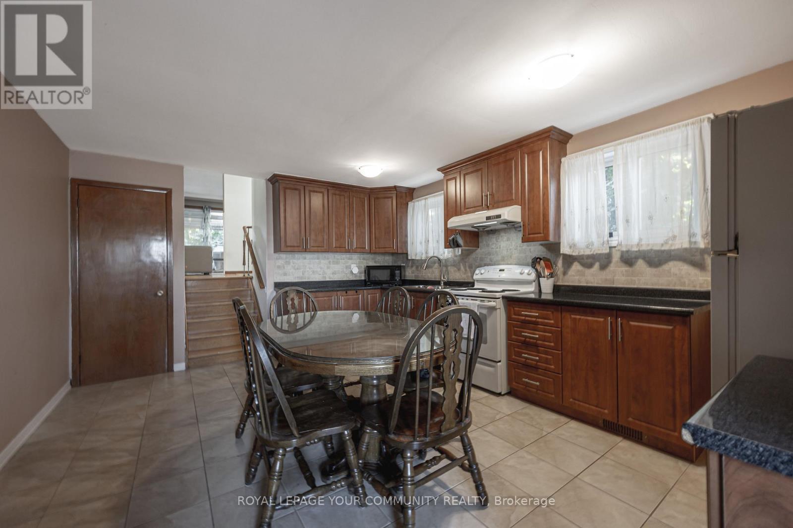 18 Loomis Court, Toronto (York University Heights), Ontario  M3J 1P8 - Photo 39 - W12444913