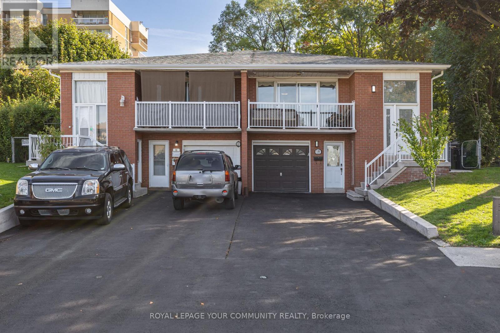 18 Loomis Court, Toronto (York University Heights), Ontario  M3J 1P8 - Photo 4 - W12444913