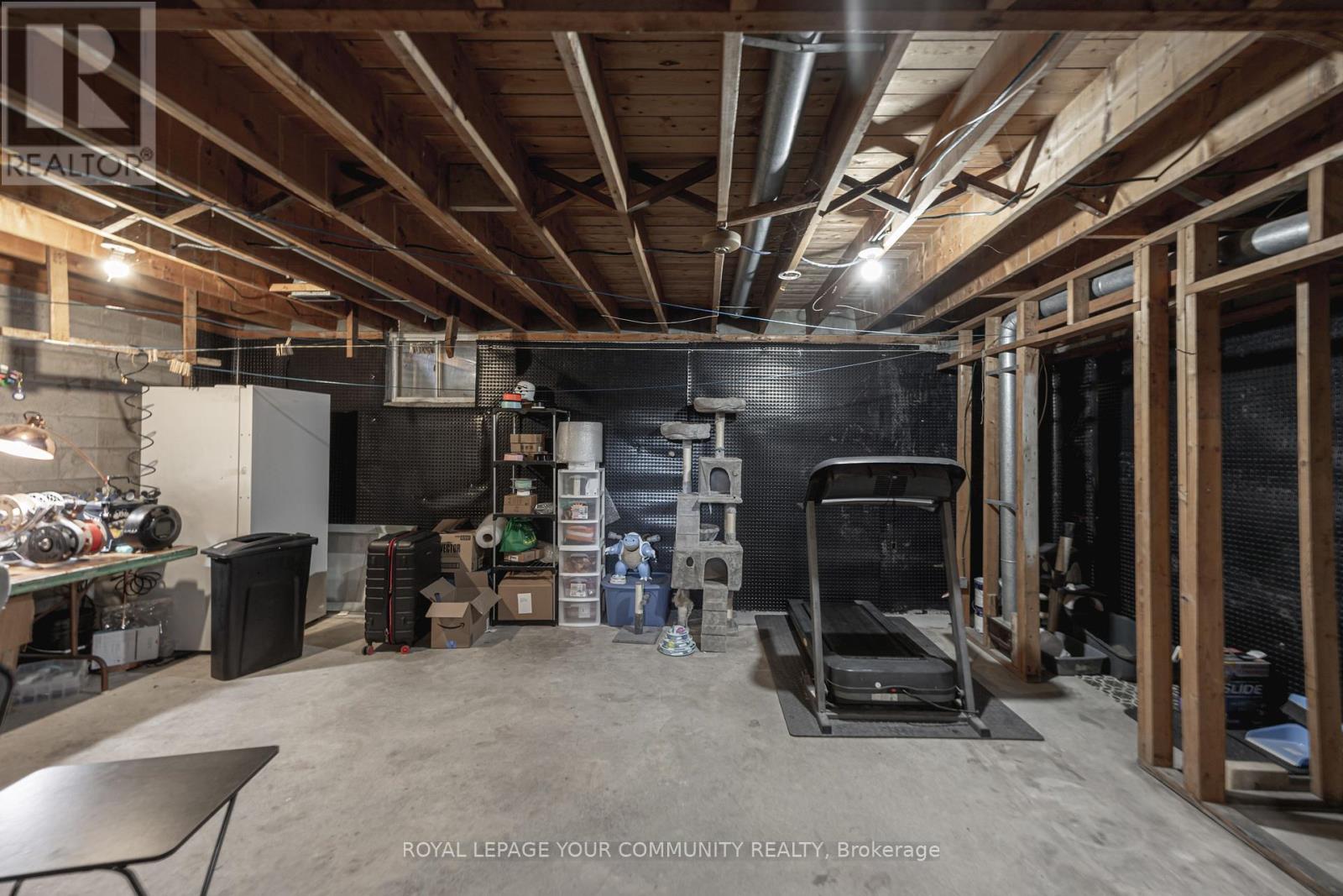 18 Loomis Court, Toronto (York University Heights), Ontario  M3J 1P8 - Photo 42 - W12444913