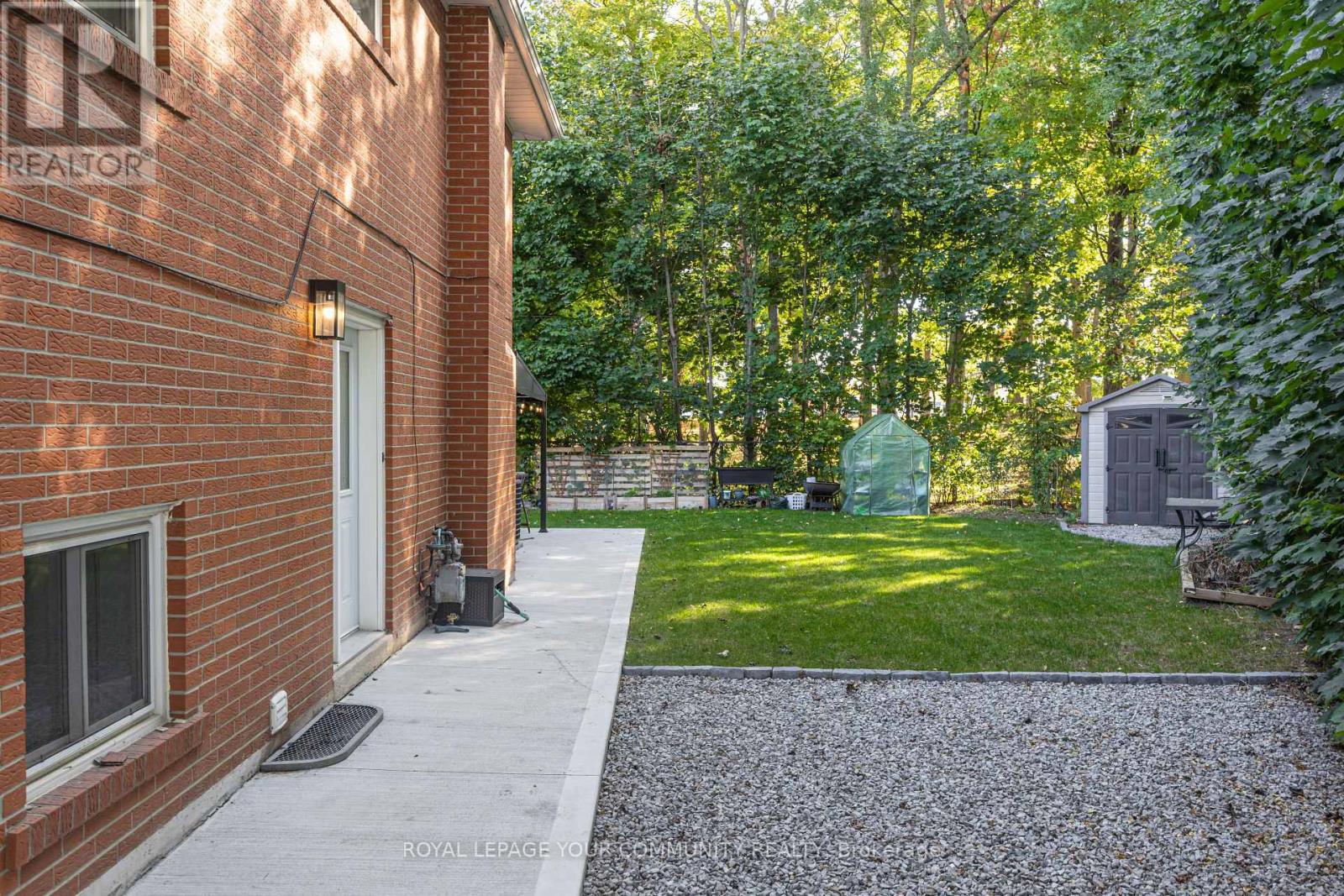 18 Loomis Court, Toronto (York University Heights), Ontario  M3J 1P8 - Photo 5 - W12444913