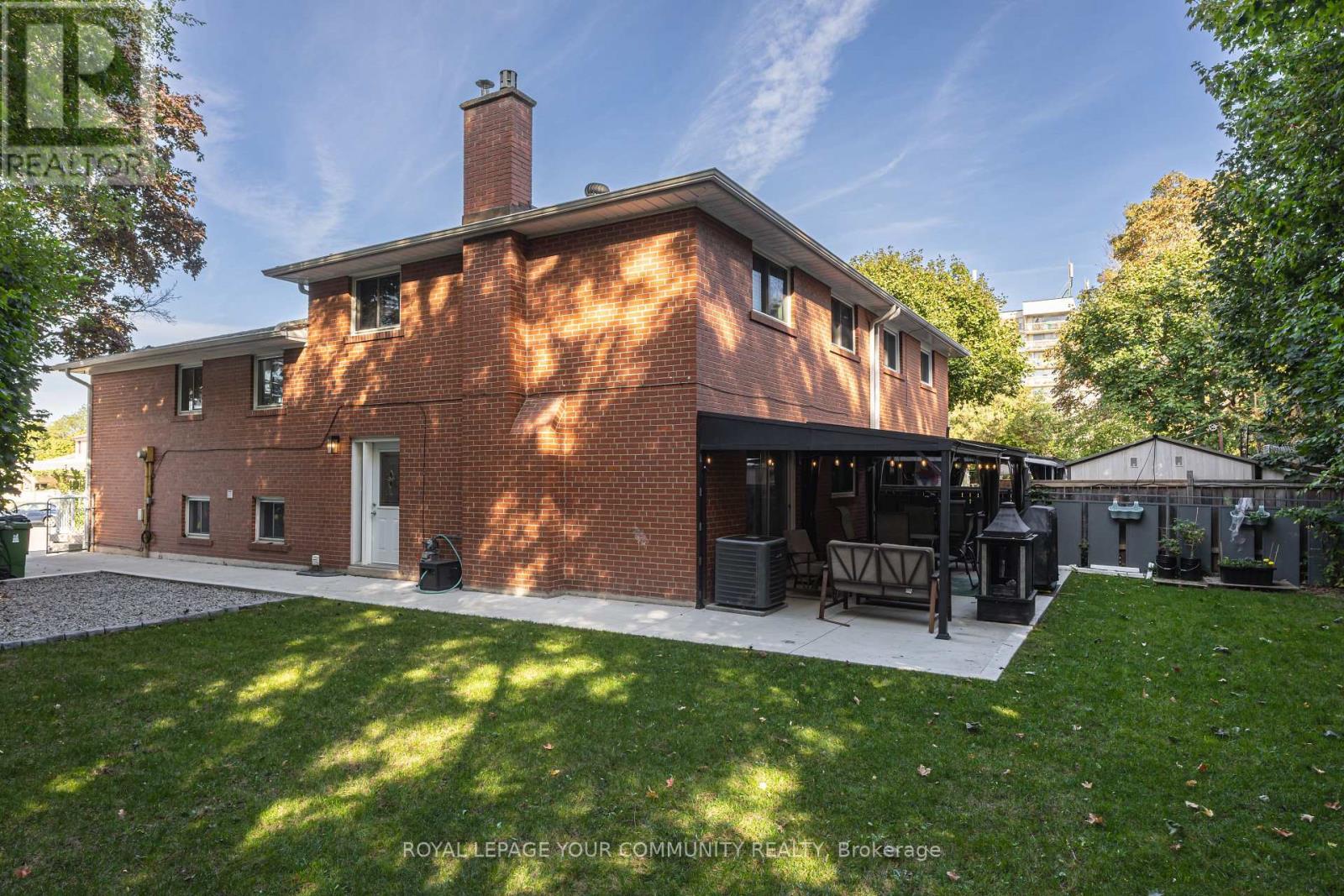 18 Loomis Court, Toronto (York University Heights), Ontario  M3J 1P8 - Photo 6 - W12444913