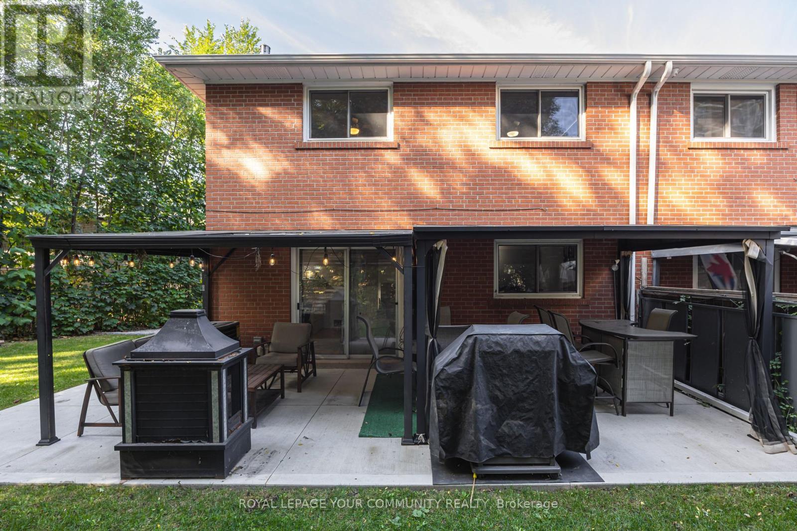 18 Loomis Court, Toronto (York University Heights), Ontario  M3J 1P8 - Photo 7 - W12444913