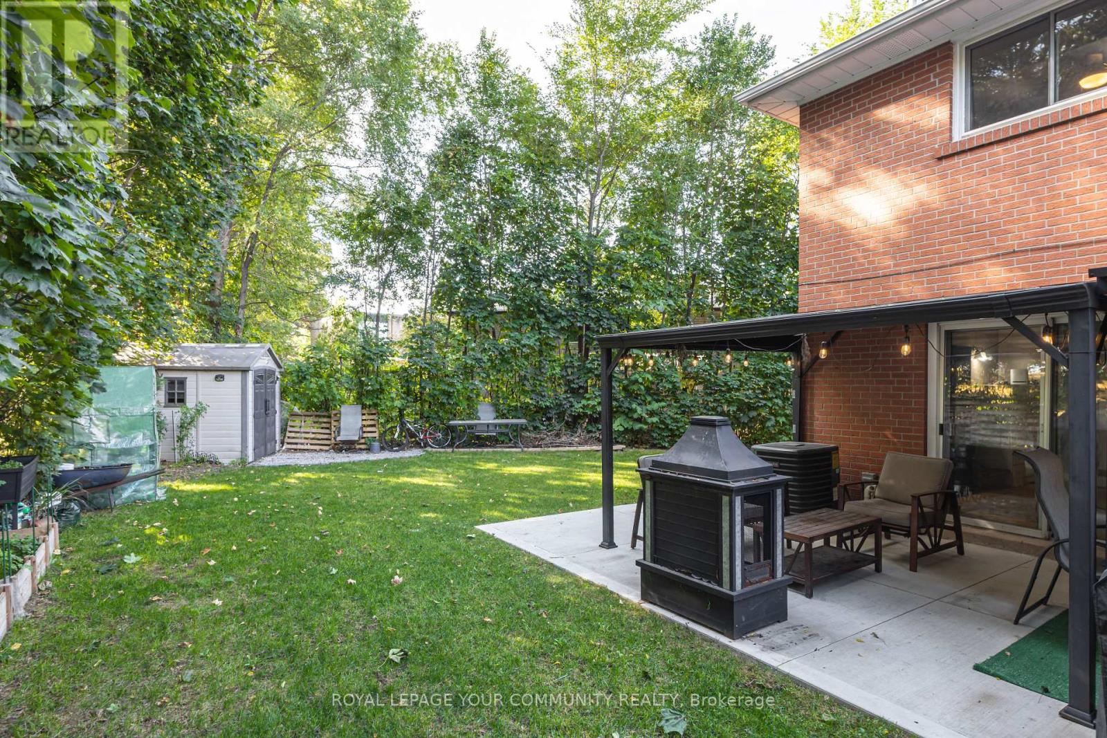 18 Loomis Court, Toronto (York University Heights), Ontario  M3J 1P8 - Photo 8 - W12444913