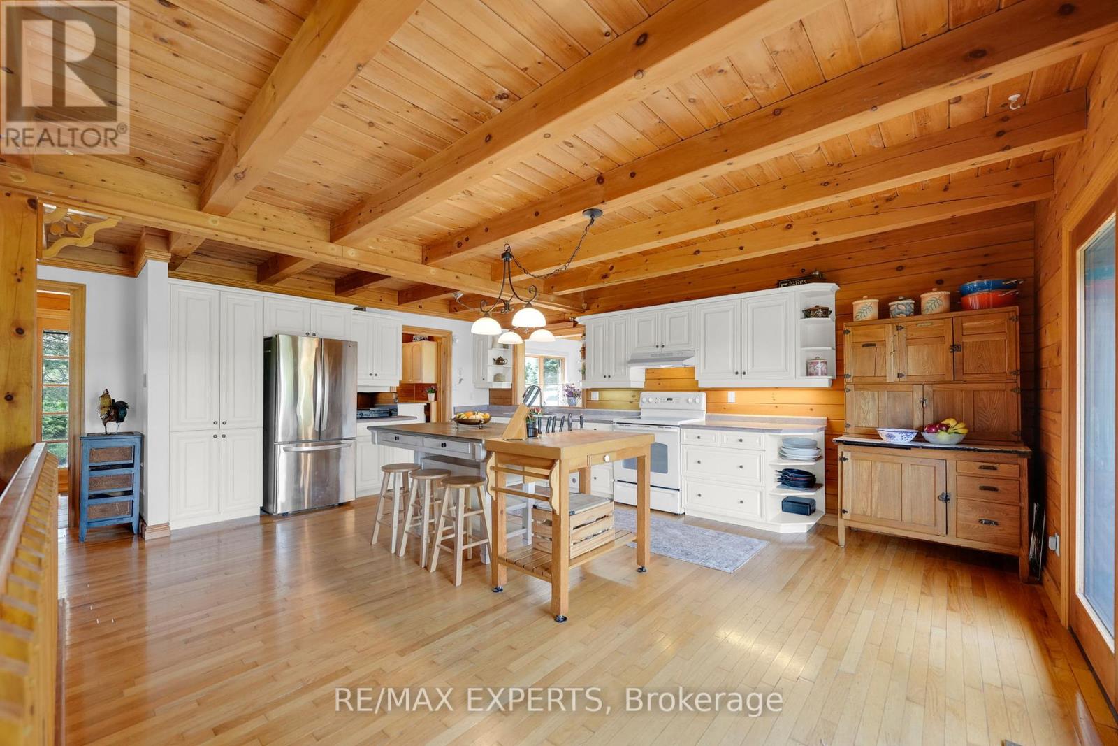 15481 Mount Wolfe Road, Caledon, Ontario  L7E 3P3 - Photo 9 - W12444920