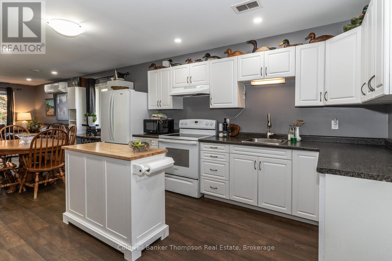 42 Murray Street, Sundridge, Ontario  P0A 1Z0 - Photo 2 - X12444949