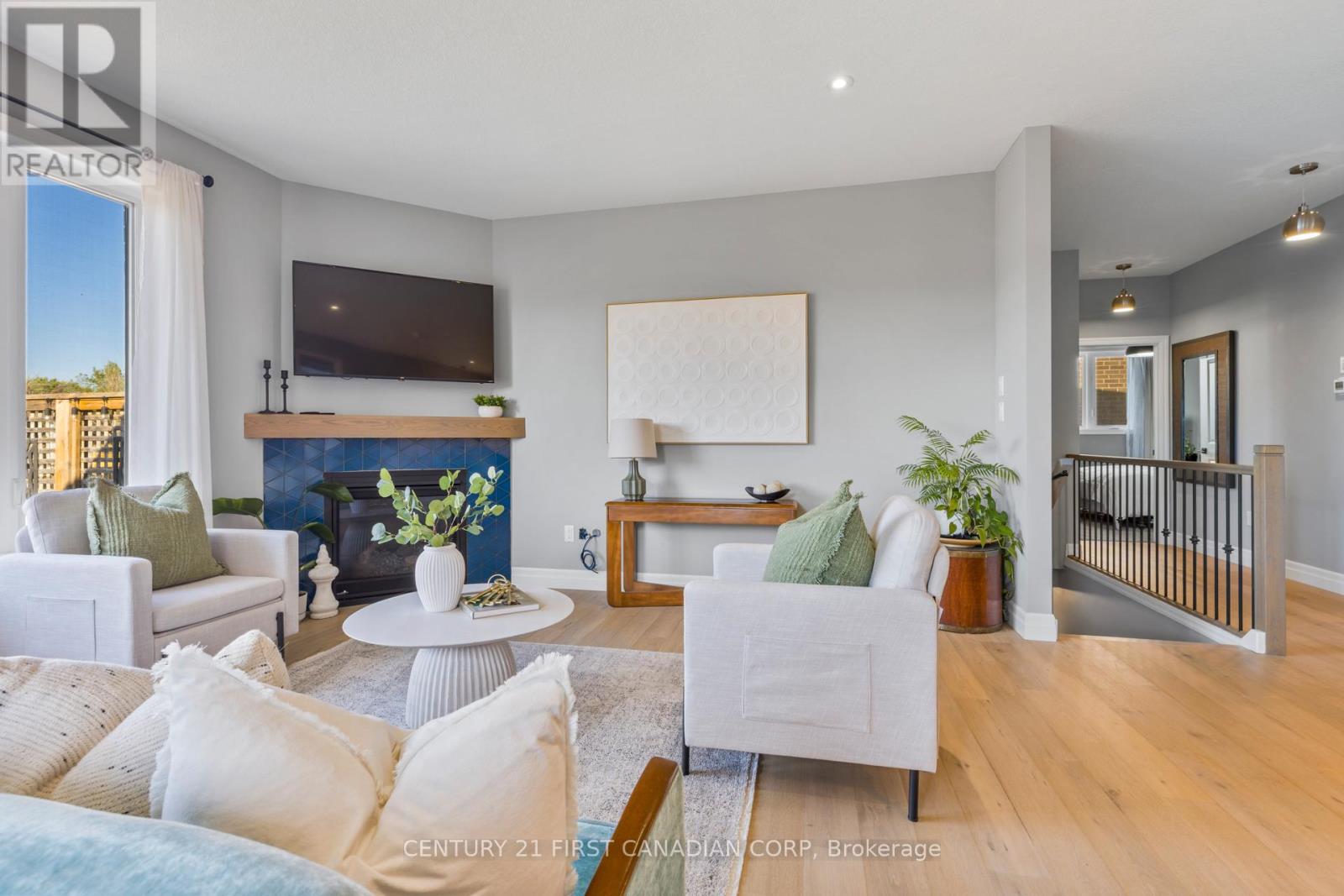 106 Stuart Avenue, Lucan Biddulph (Lucan), Ontario  N0M 2J0 - Photo 10 - X12444923