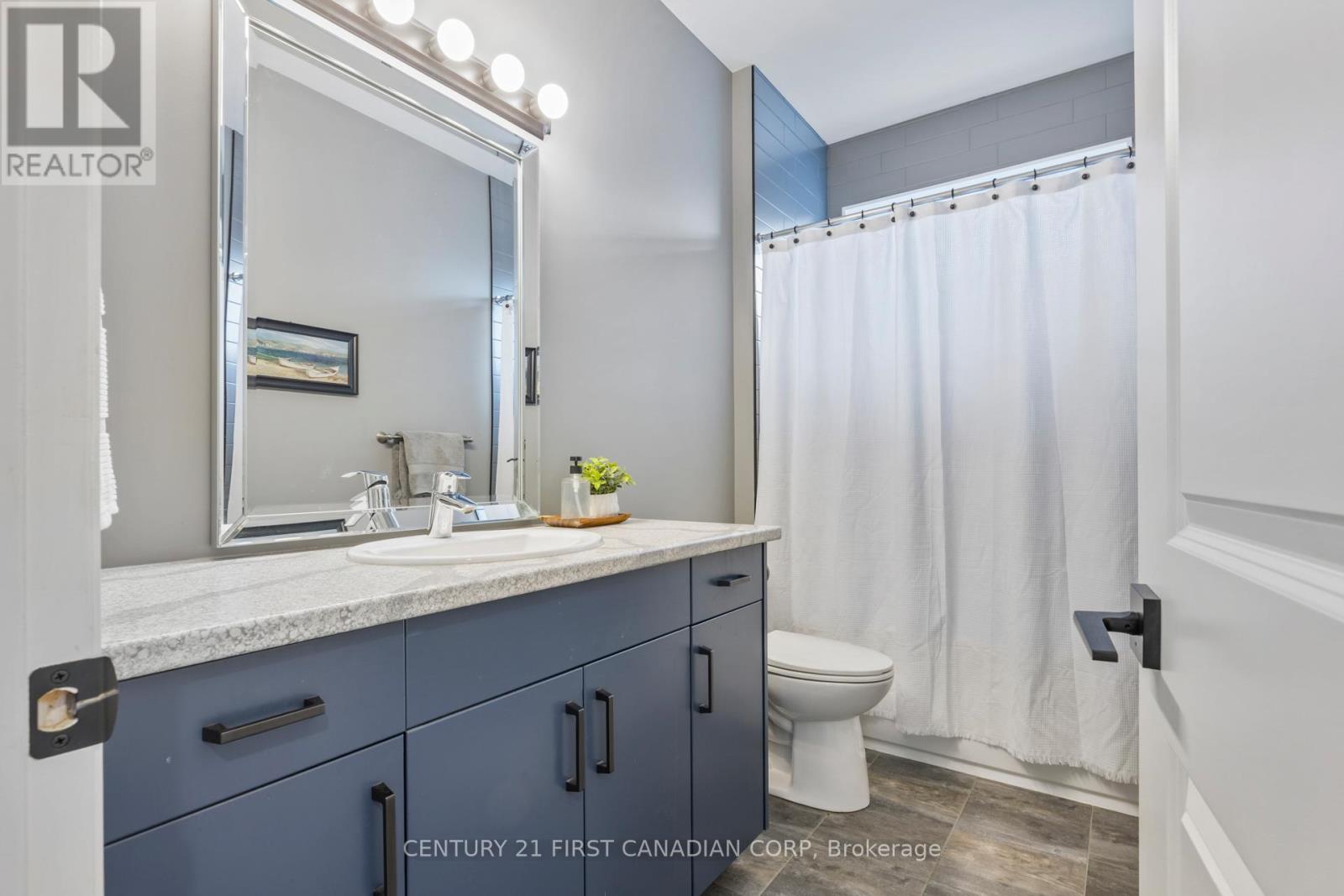 106 Stuart Avenue, Lucan Biddulph (Lucan), Ontario  N0M 2J0 - Photo 16 - X12444923
