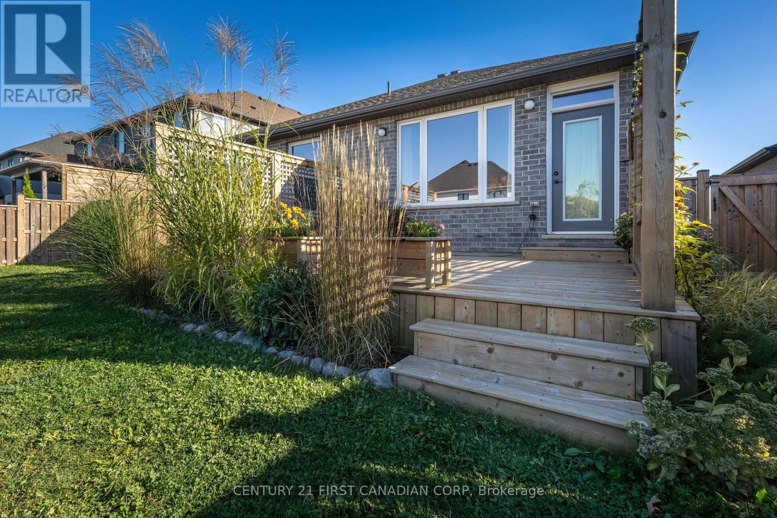 106 Stuart Avenue, Lucan Biddulph (Lucan), Ontario  N0M 2J0 - Photo 20 - X12444923