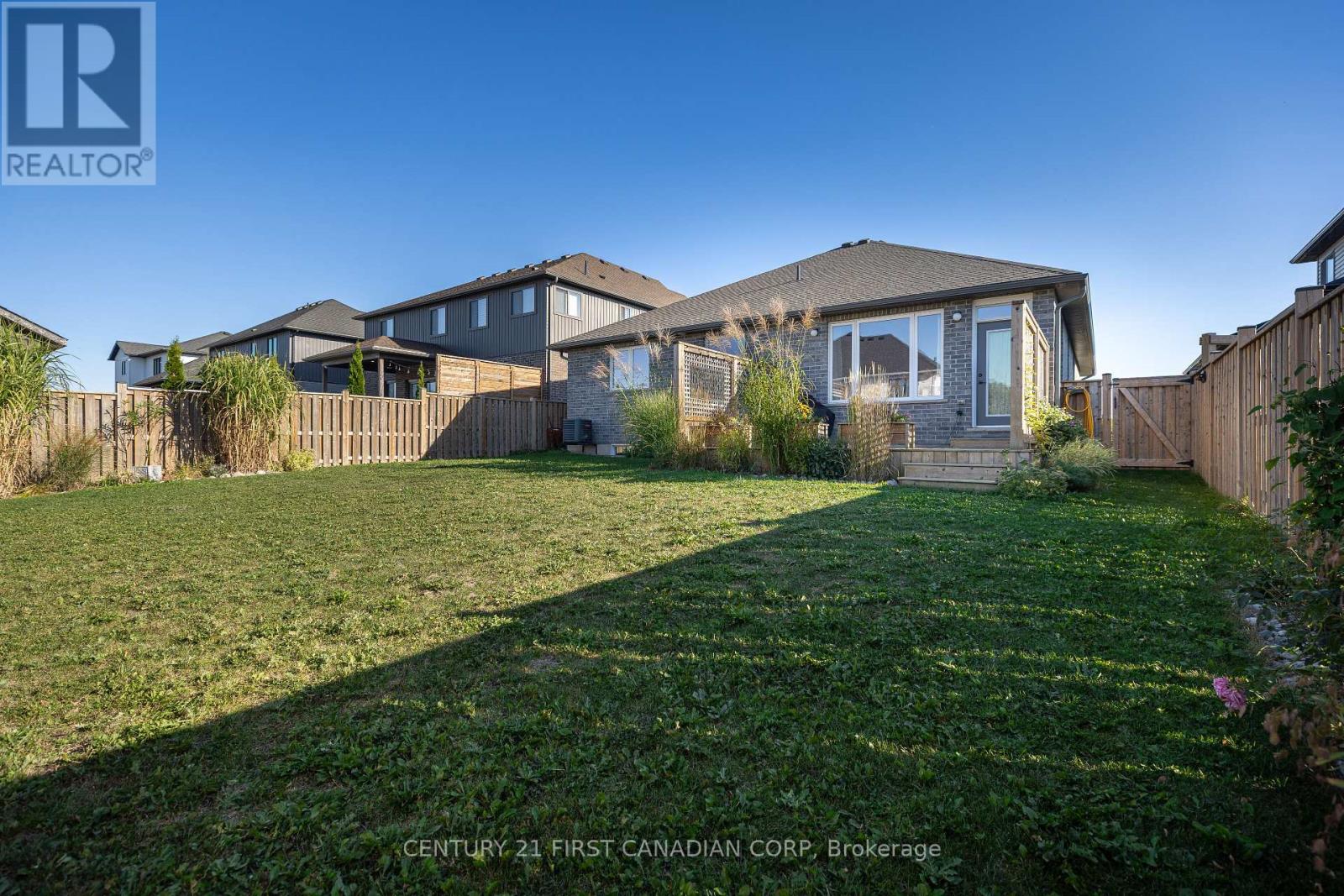 106 Stuart Avenue, Lucan Biddulph (Lucan), Ontario  N0M 2J0 - Photo 22 - X12444923