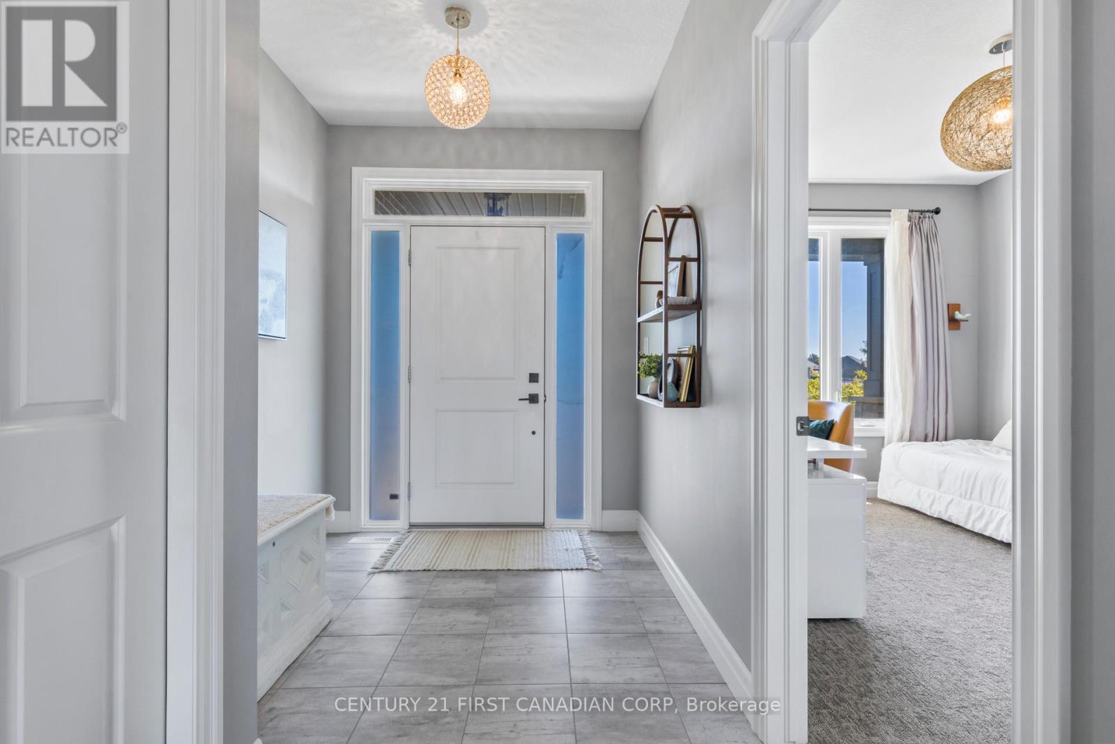 106 Stuart Avenue, Lucan Biddulph (Lucan), Ontario  N0M 2J0 - Photo 4 - X12444923