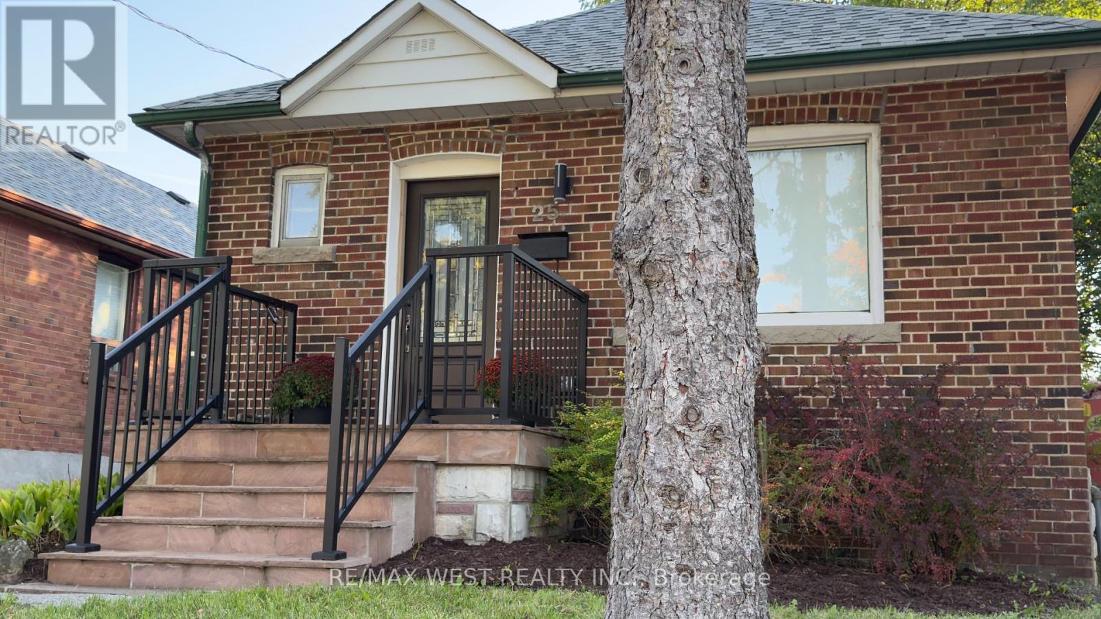25 Sixteenth Street, Toronto, Ontario  M8V 3J7 - Photo 3 - W12437026