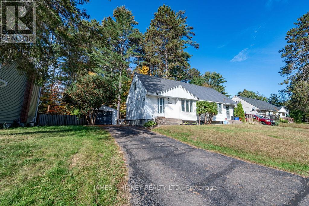 13 THOMSON CRESCENT, Deep River, Ontario