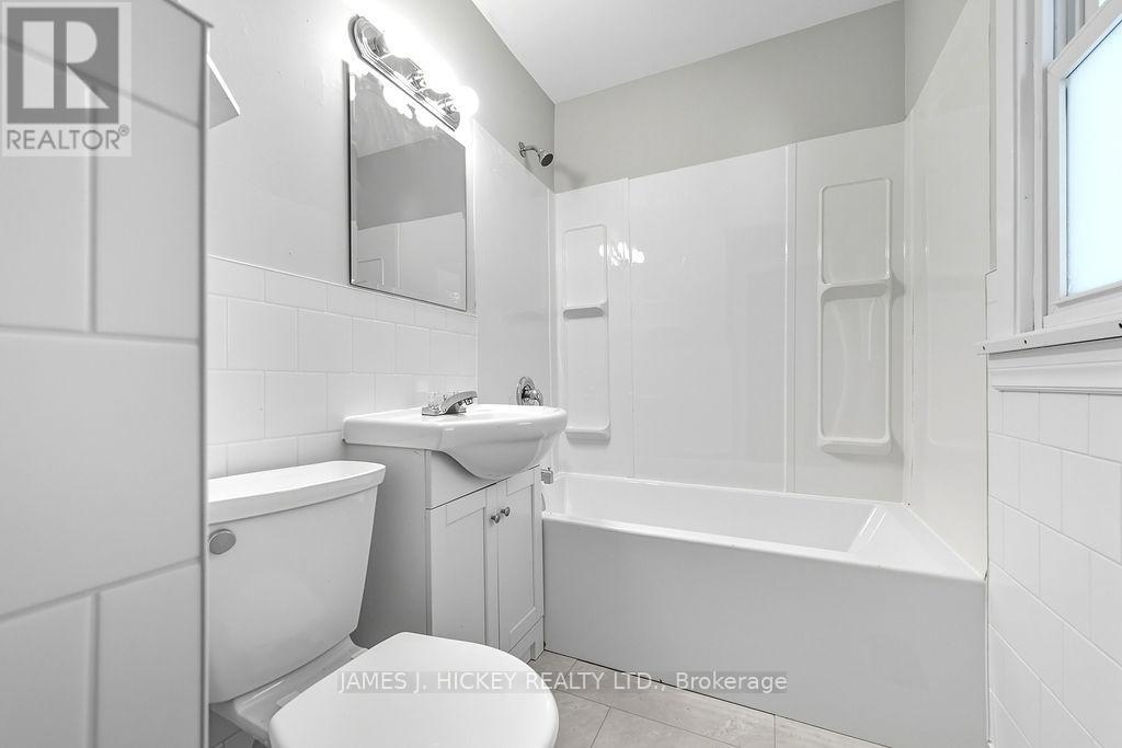 13 Thomson Crescent, Deep River, Ontario  K0J 1P0 - Photo 14 - X12444939
