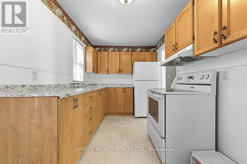 13 Thomson Crescent, Deep River, Ontario  K0J 1P0 - Photo 3 - X12444939