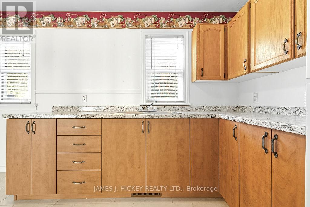 13 Thomson Crescent, Deep River, Ontario  K0J 1P0 - Photo 4 - X12444939