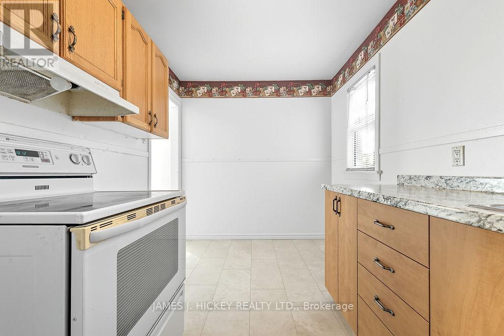 13 Thomson Crescent, Deep River, Ontario  K0J 1P0 - Photo 5 - X12444939