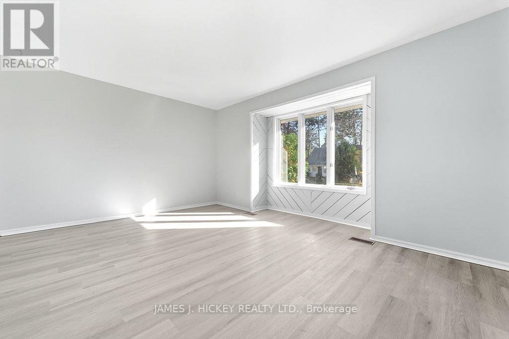 13 Thomson Crescent, Deep River, Ontario  K0J 1P0 - Photo 8 - X12444939