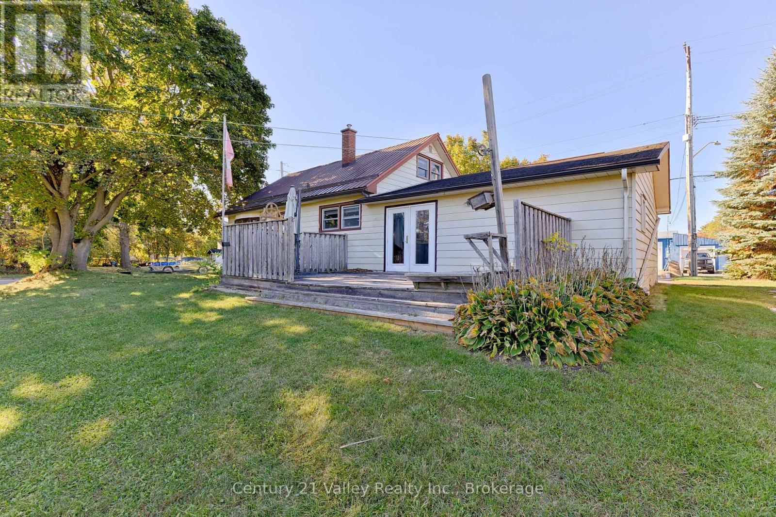 405 Moore Street, Renfrew, Ontario  K7V 1L8 - Photo 18 - X12444965