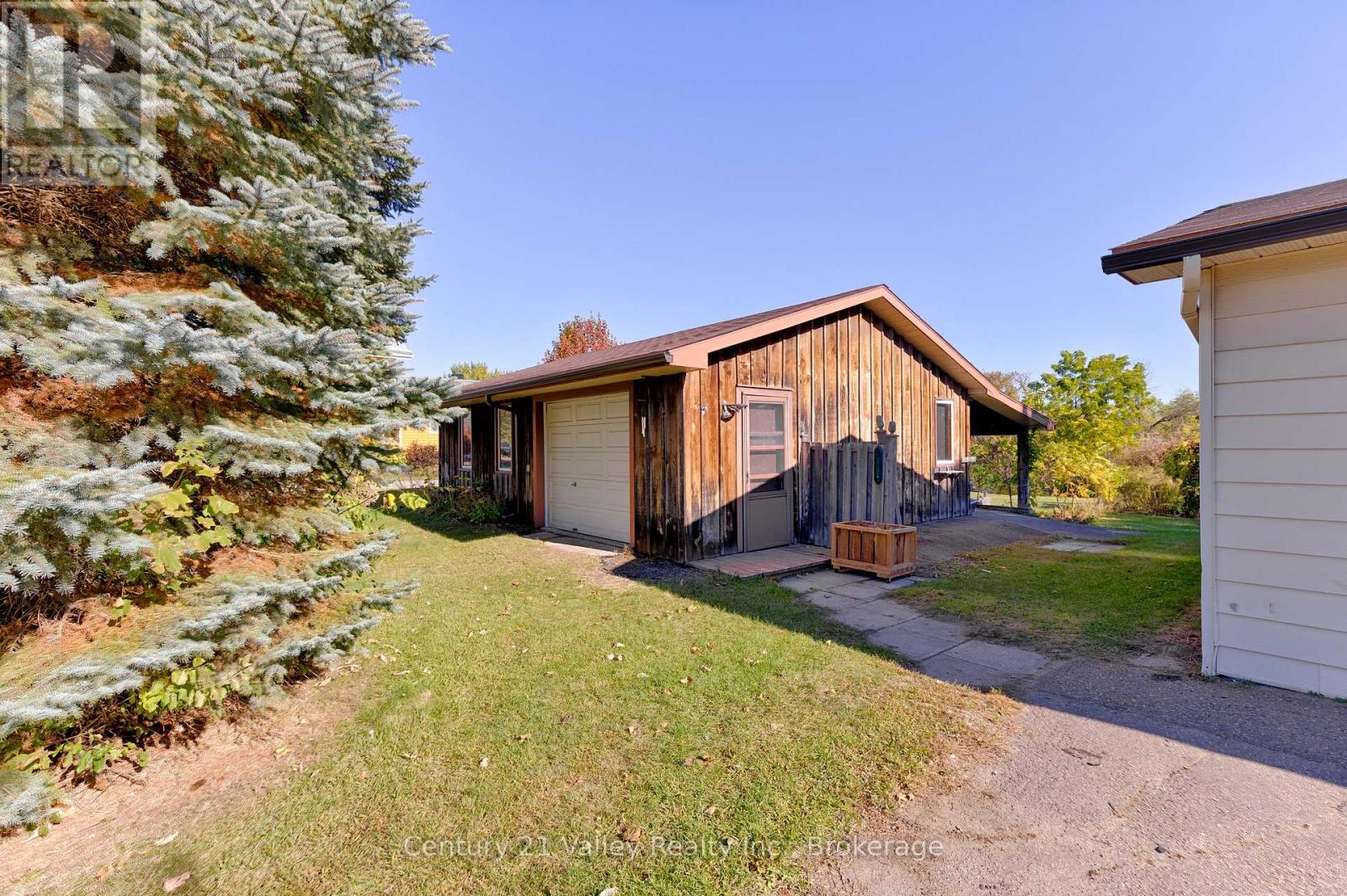 405 Moore Street, Renfrew, Ontario  K7V 1L8 - Photo 2 - X12444965