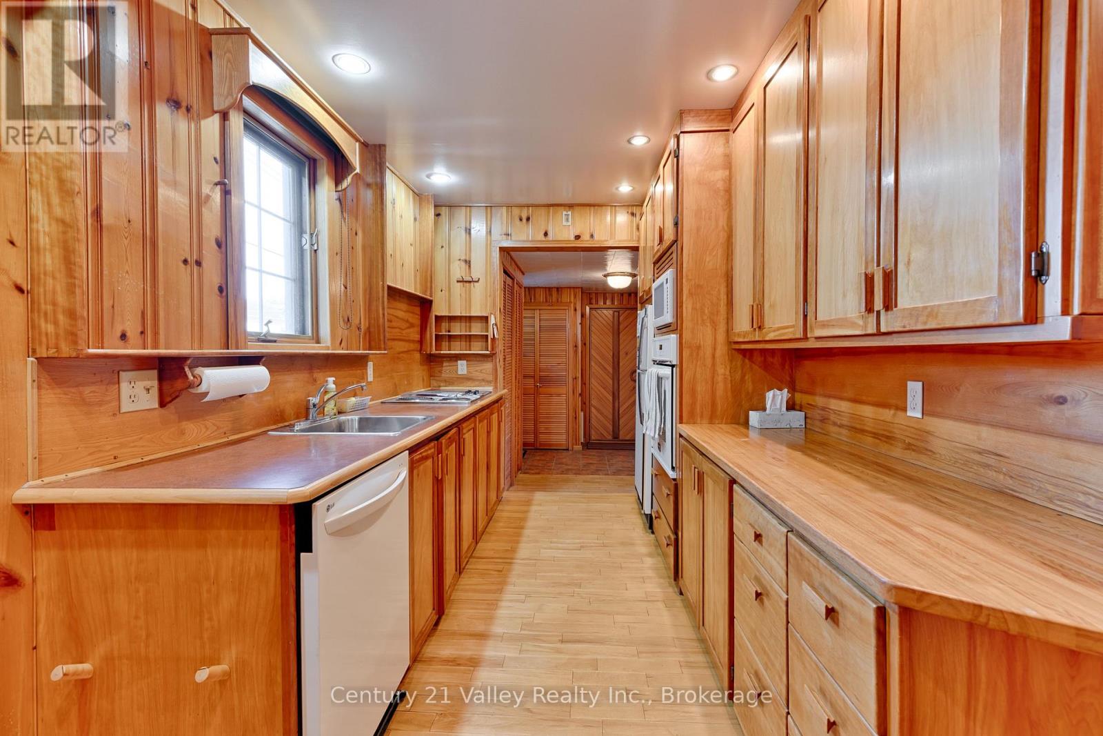 405 Moore Street, Renfrew, Ontario  K7V 1L8 - Photo 24 - X12444965