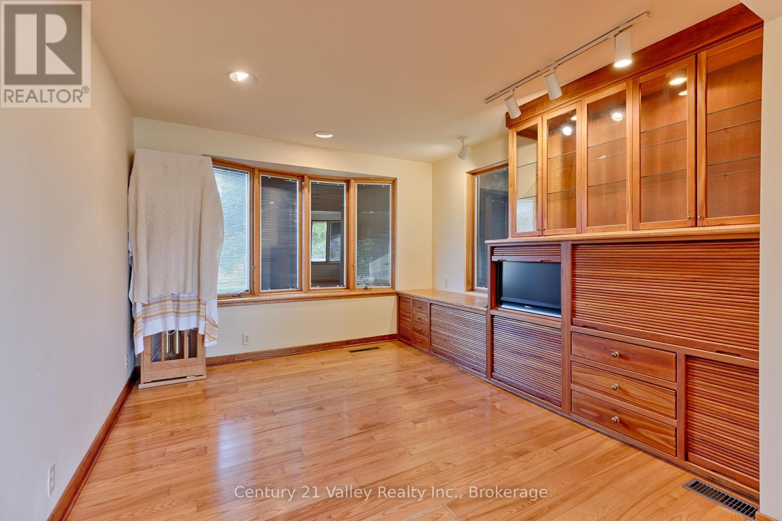 405 Moore Street, Renfrew, Ontario  K7V 1L8 - Photo 31 - X12444965