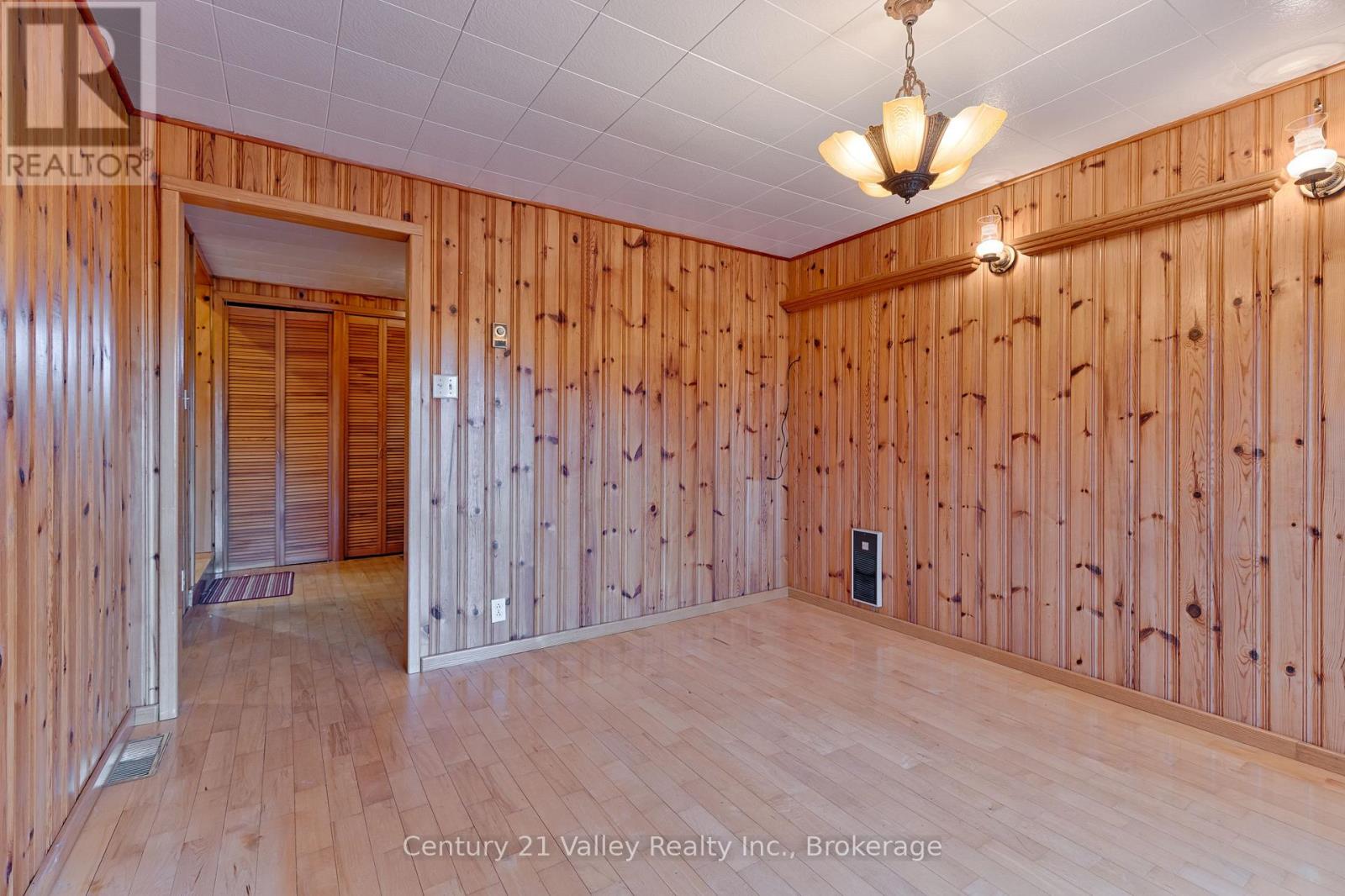 405 Moore Street, Renfrew, Ontario  K7V 1L8 - Photo 32 - X12444965