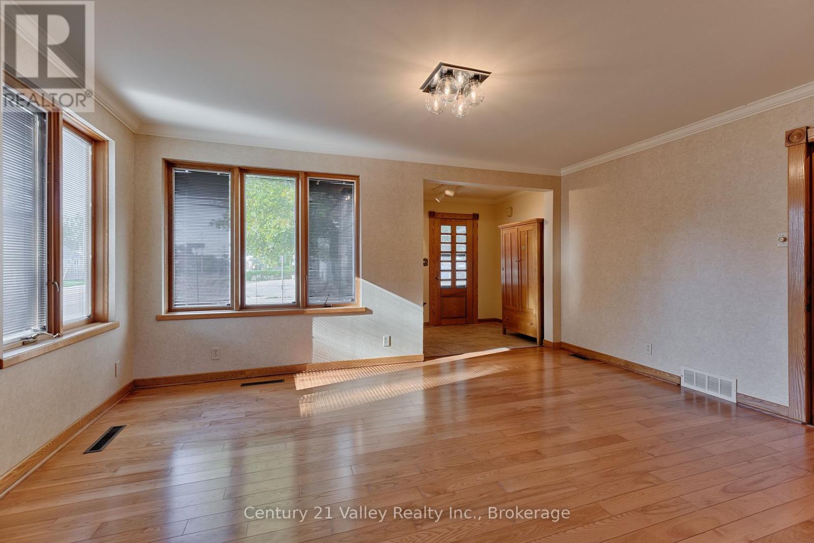 405 Moore Street, Renfrew, Ontario  K7V 1L8 - Photo 35 - X12444965