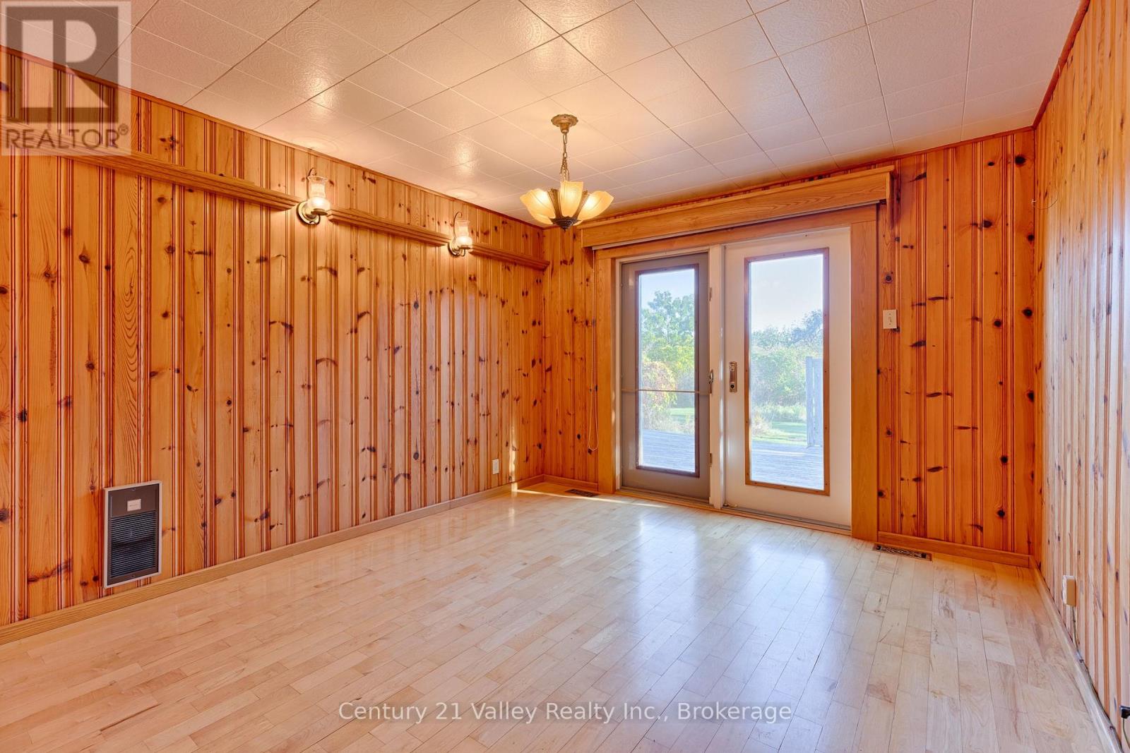 405 Moore Street, Renfrew, Ontario  K7V 1L8 - Photo 38 - X12444965