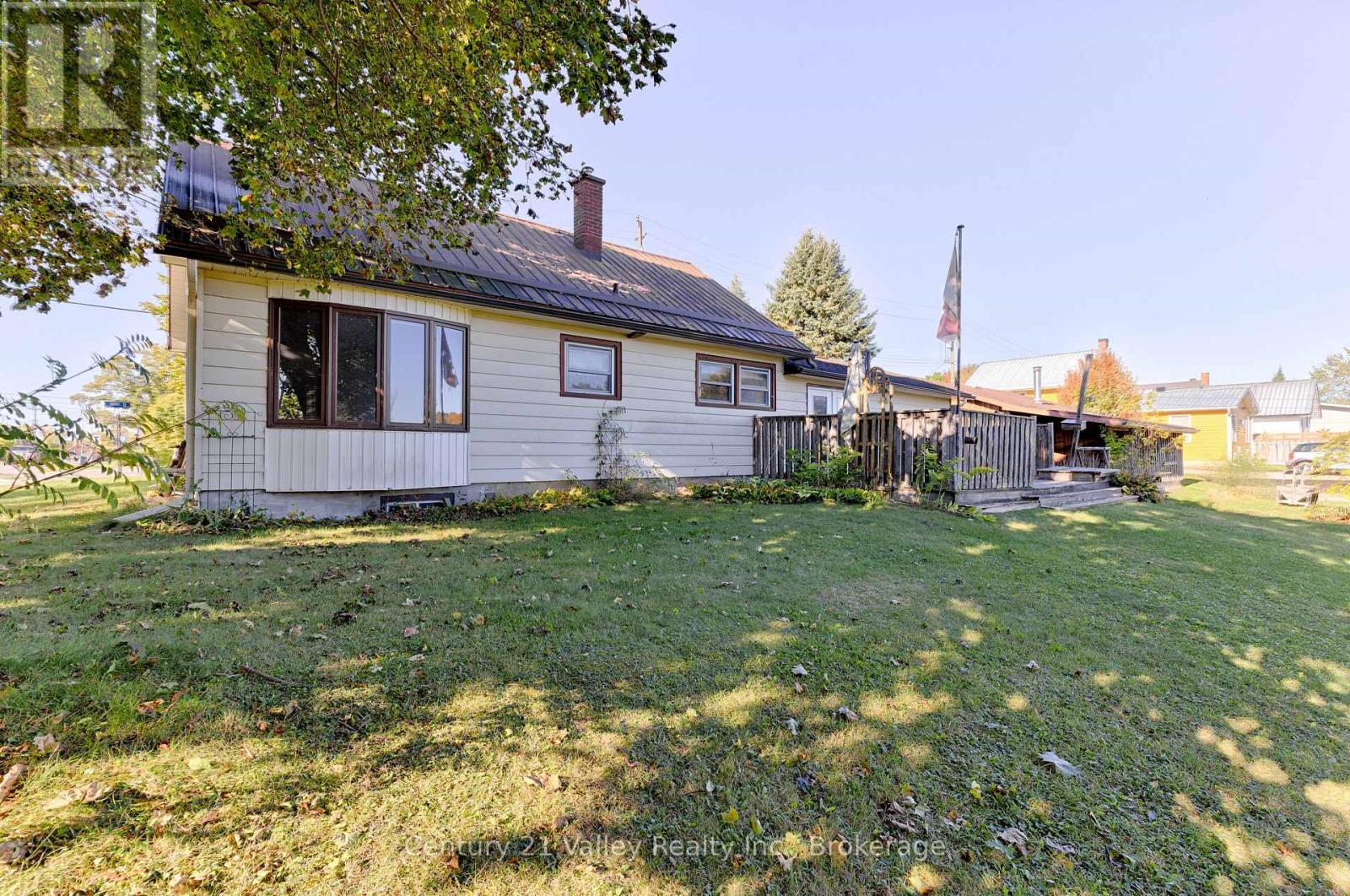 405 Moore Street, Renfrew, Ontario  K7V 1L8 - Photo 7 - X12444965