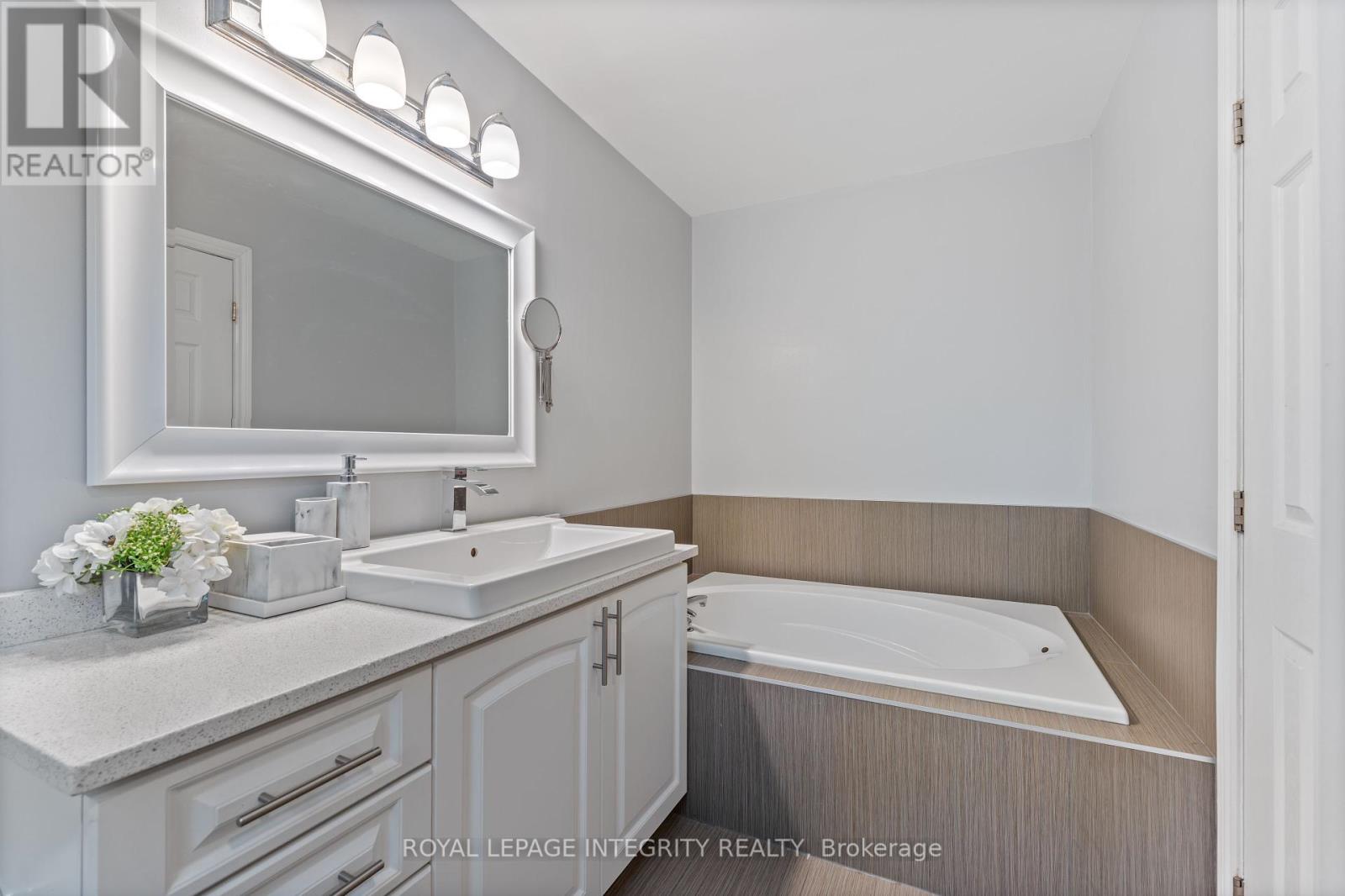 6308 Sablewood Place, Ottawa, Ontario  K1C 7M6 - Photo 35 - X12444921