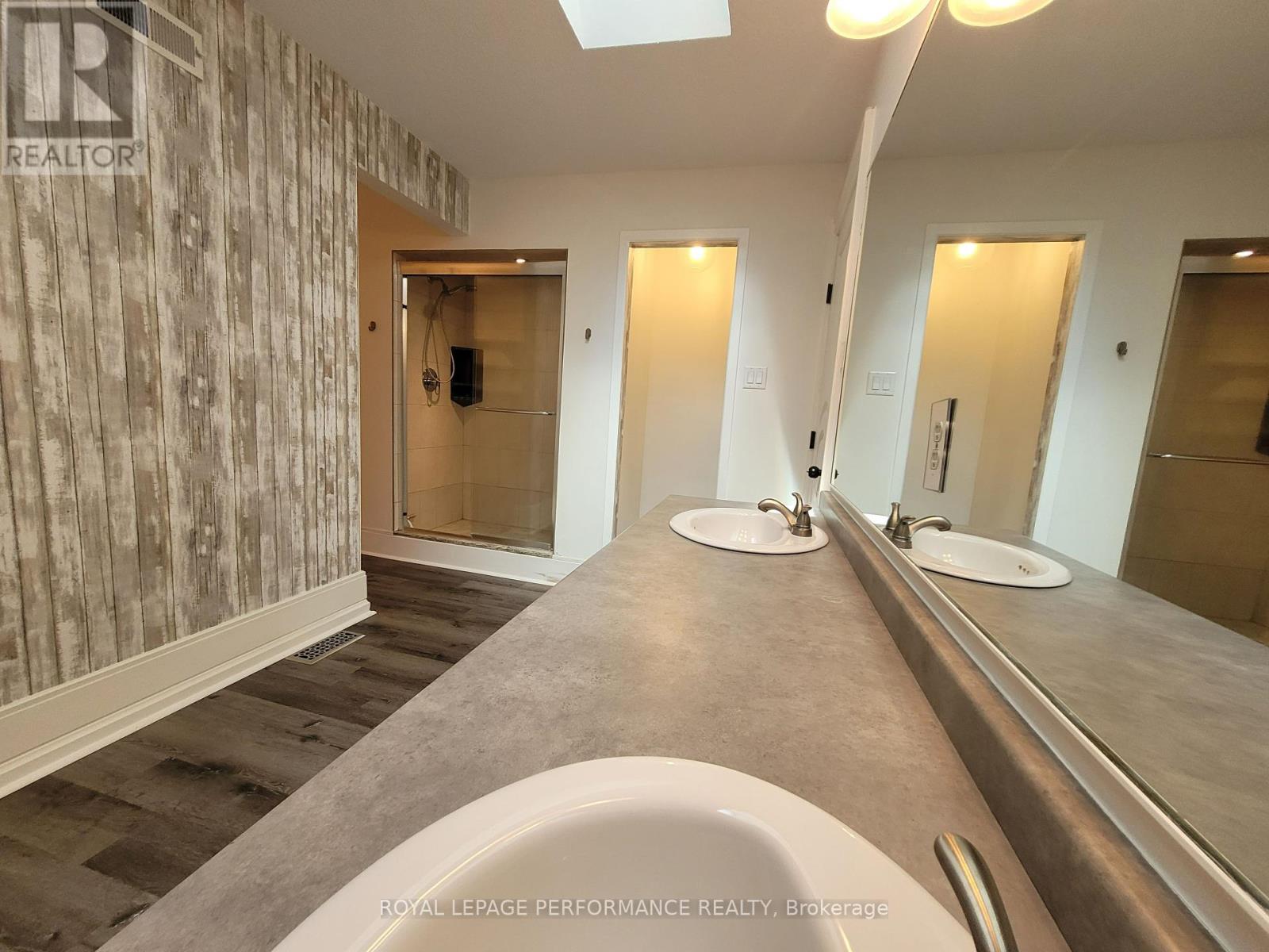 136b Glenncastle Drive, Ottawa, Ontario  K0A 1L0 - Photo 11 - X12444958