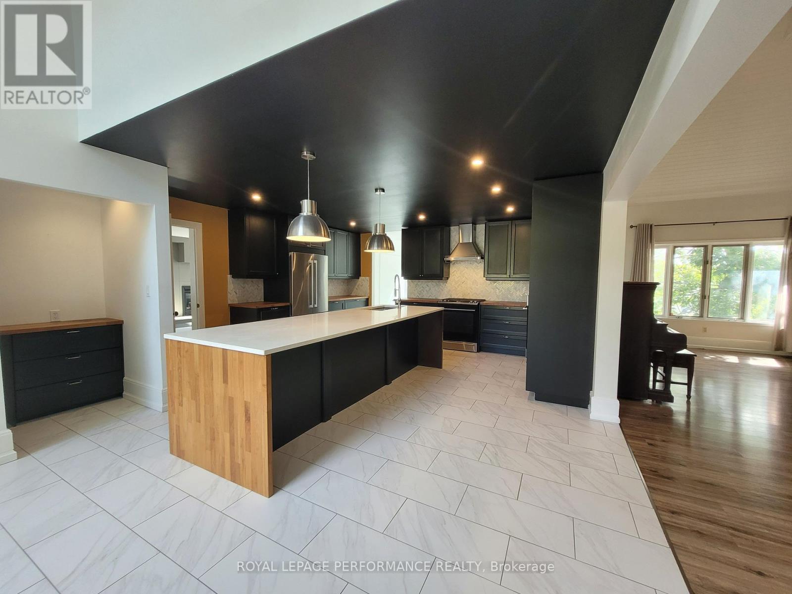 136b Glenncastle Drive, Ottawa, Ontario  K0A 1L0 - Photo 13 - X12444958