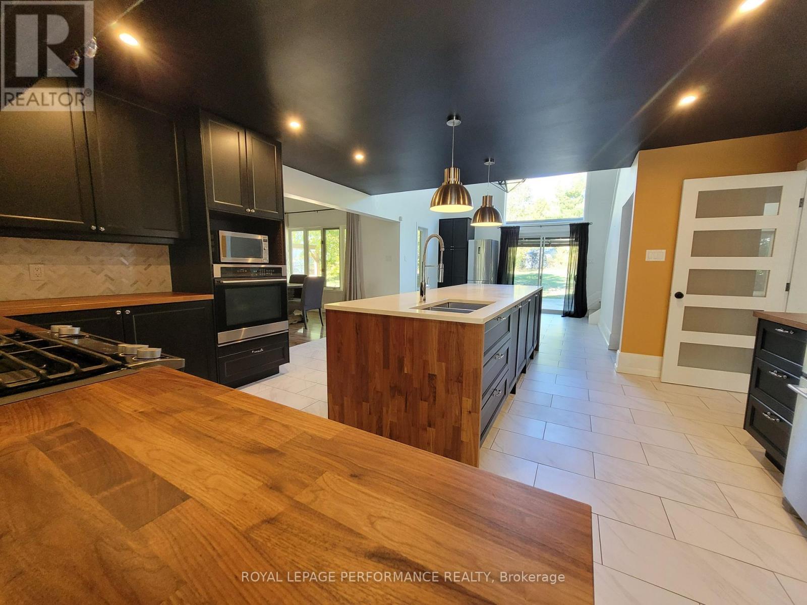 136b Glenncastle Drive, Ottawa, Ontario  K0A 1L0 - Photo 6 - X12444958