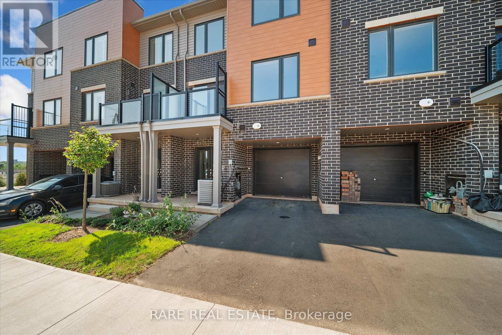 112 Dryden Lane, Hamilton (Mcquesten), Ontario  L8H 1L9 - Photo 5 - X12444901